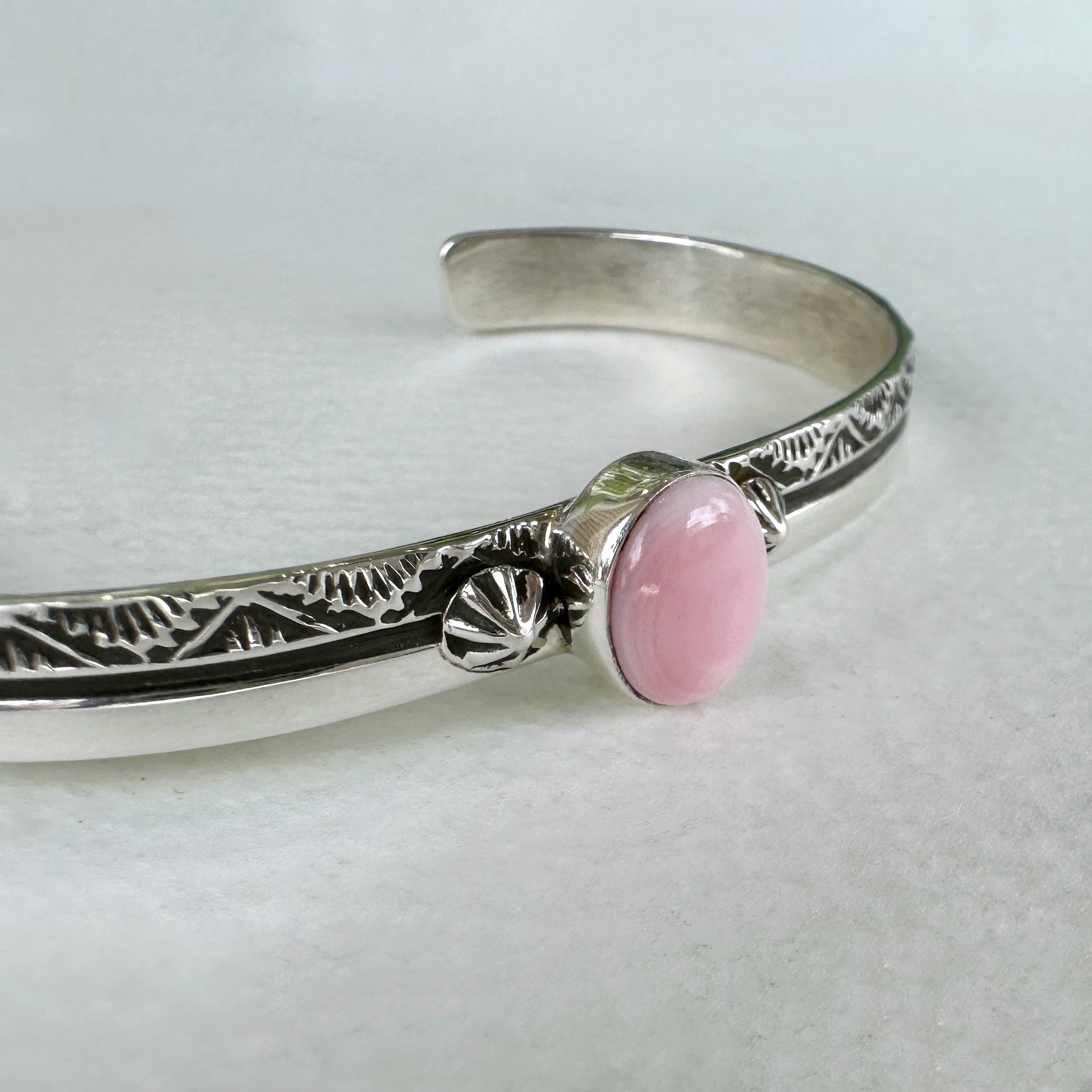 Indian Jewelry 》 オーバル コンク シェル バングル | 【公式通販 Indian Jewelry 》 オーバル コンク シェル バングル | 【公式通販