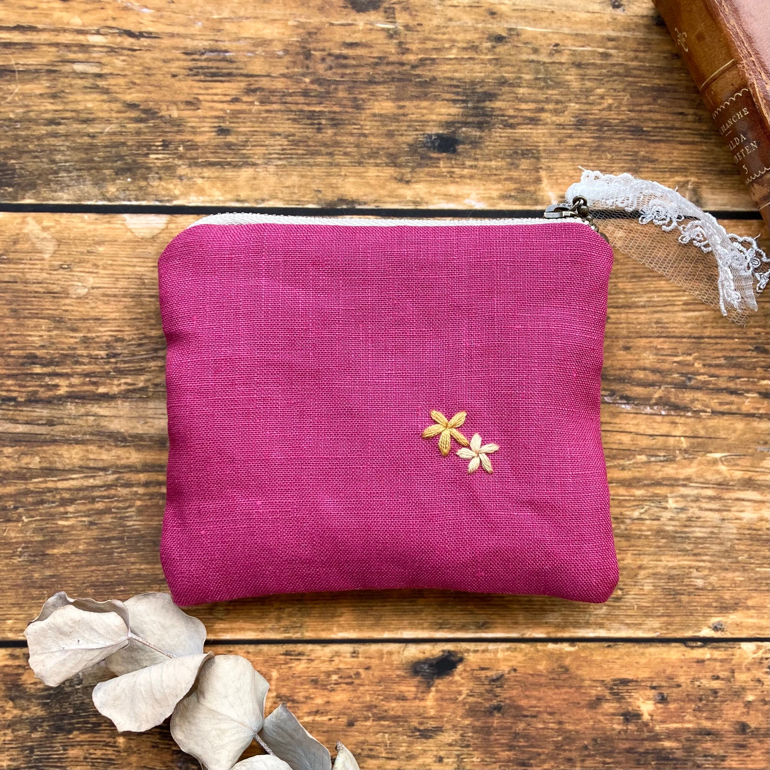 秋の刺繍ポーチ アクセサリーケース 小さいポーチ プレゼントやギフトにも 受注製作 あきのかぜ