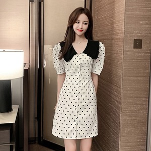ワンピース レディース 送料無料 ドット柄ミニワンピース カラバリ 2色 ホワイト ブラック サイズ４展開 S M L XL パフスリーブ水玉ミニワンピース ミニワンピース ドットワンピース 水玉ワンピース 襟付きワンピース Vネックワンピース パフスリーブワンピース 半そでワンピース ドット柄 可愛い ミニ丈 フロントボタン 10代 20代 通学 通勤 学生 デート お出かけ 日常 デイリー 大きい襟 春 夏 重ね着 着回し タイト スッキリ スタイル 細身 韓国 韓国ファッション オルチャン