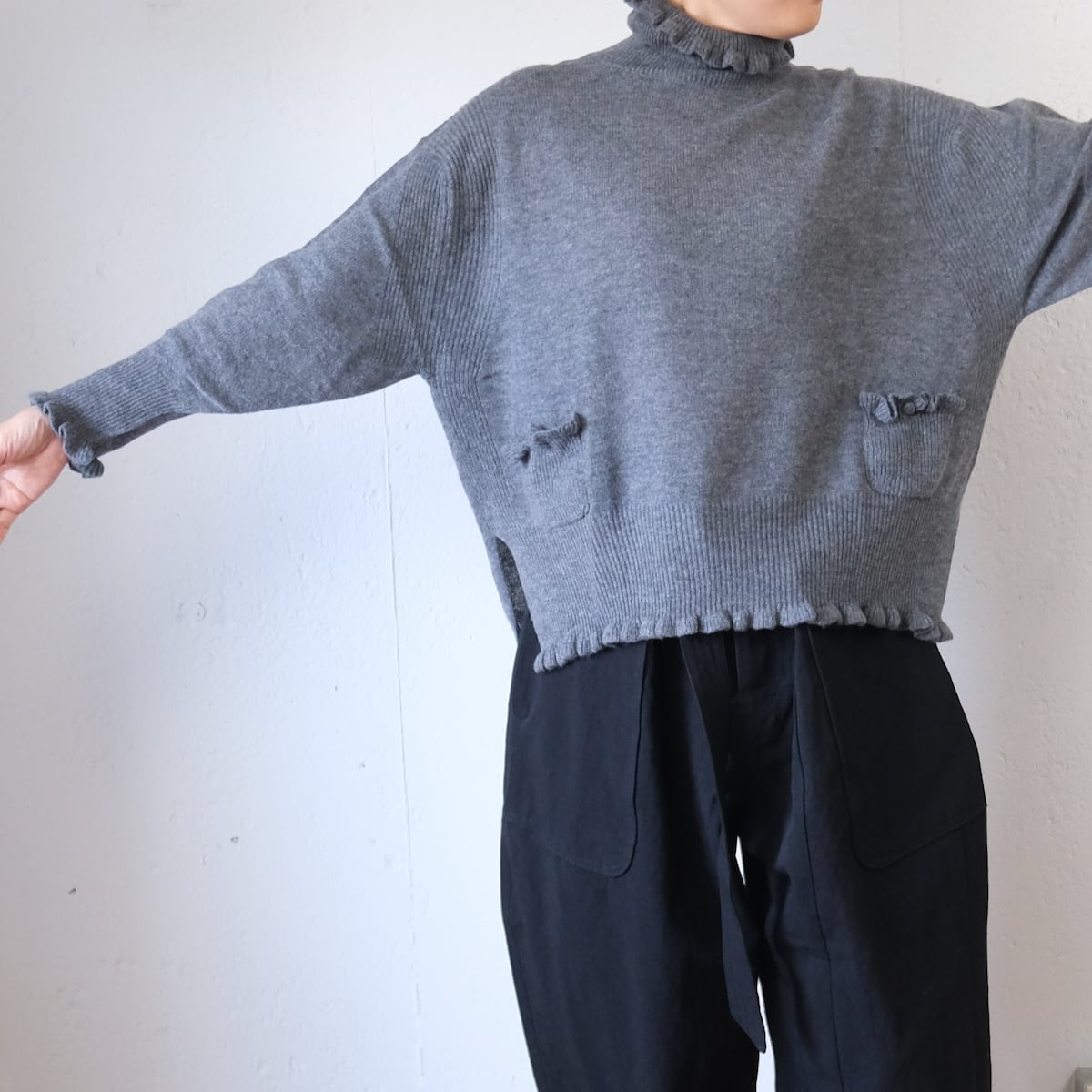 TOWAVASE(トワヴァーズ）Volant turtle neck cashemere 1ply カシミヤ