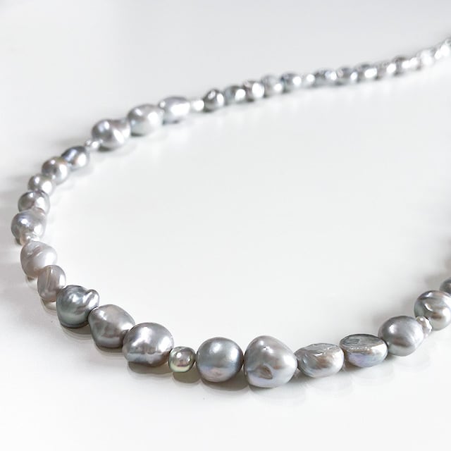 落ち着きあるパール！ グレー淡水パール ロングネックレス ne1103