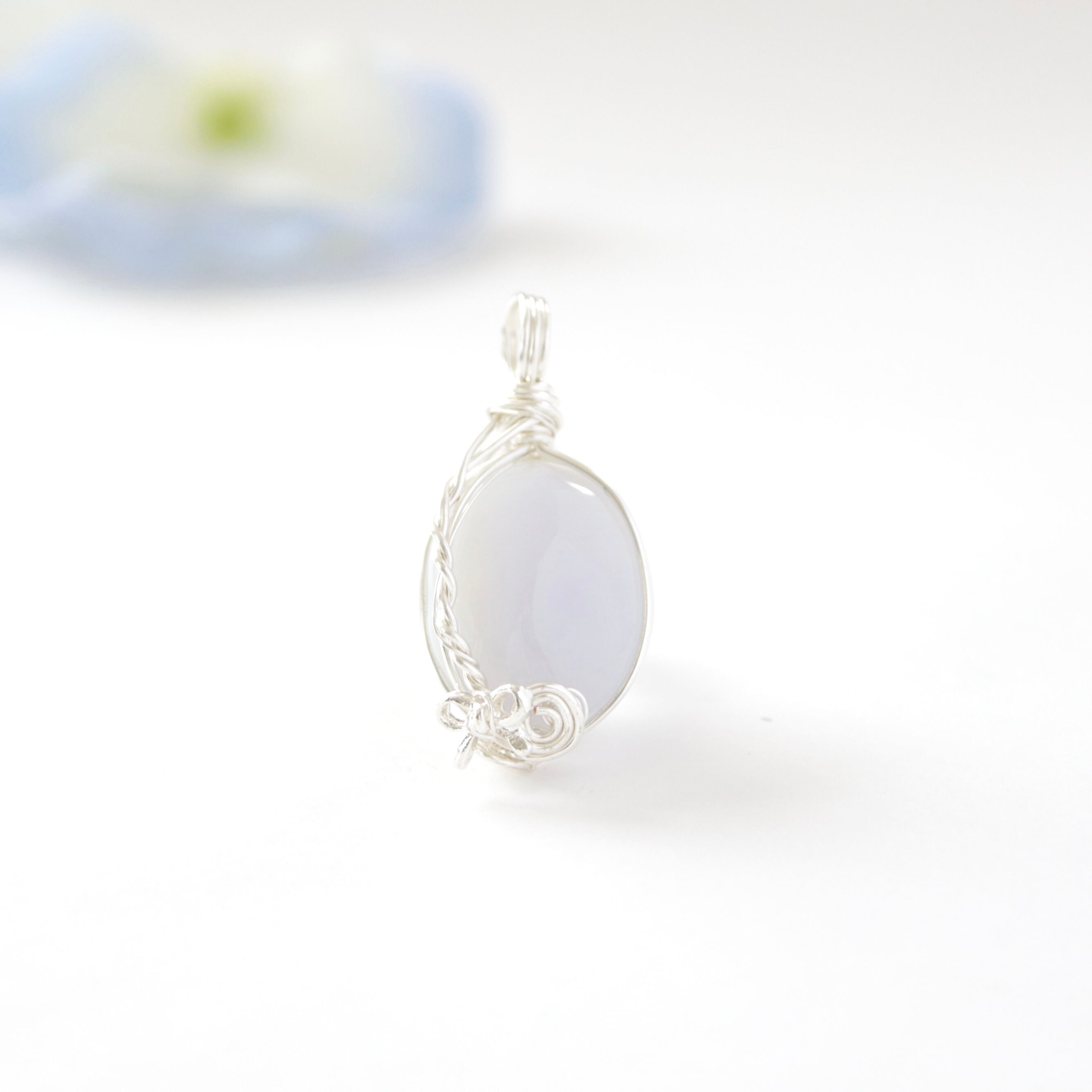 【1点もの】ブルーカルセドニー《雫にほどける青》|天然石ペンダント