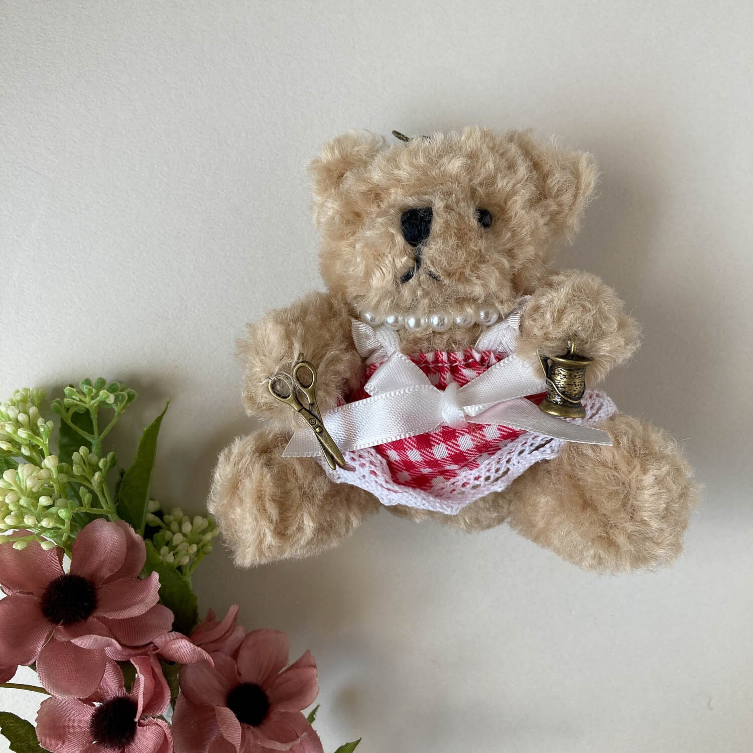 おめかしクマのぬいぐるみキーホルダー A