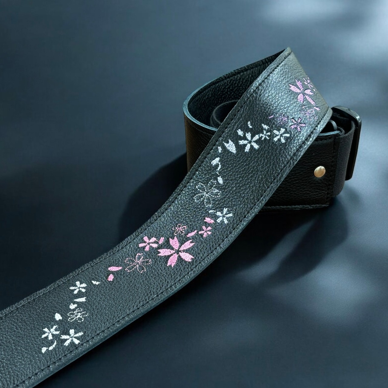 長さ調整が簡単！L-Slide Strap【夜桜刺繍】