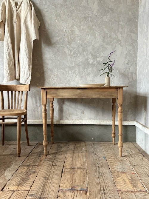 Table (A26-113)