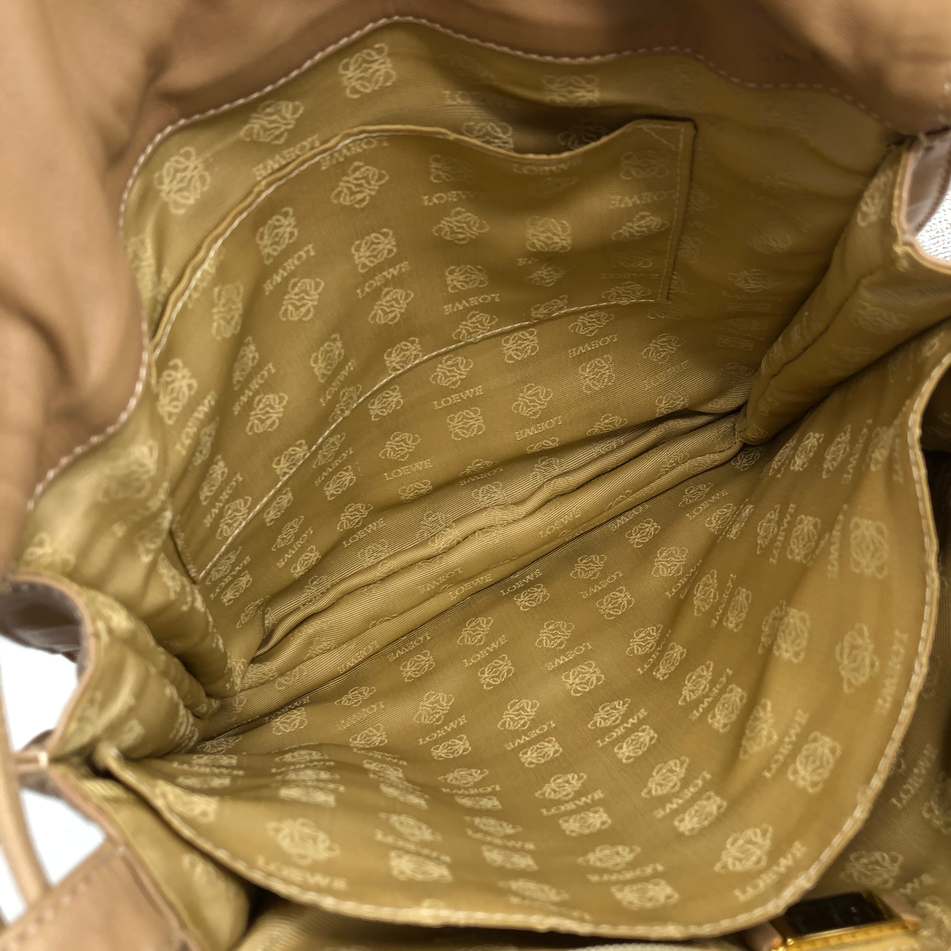 LOEWE ロエベ ショルダーバッグ ベージュ アナグラム レザー 巾着
