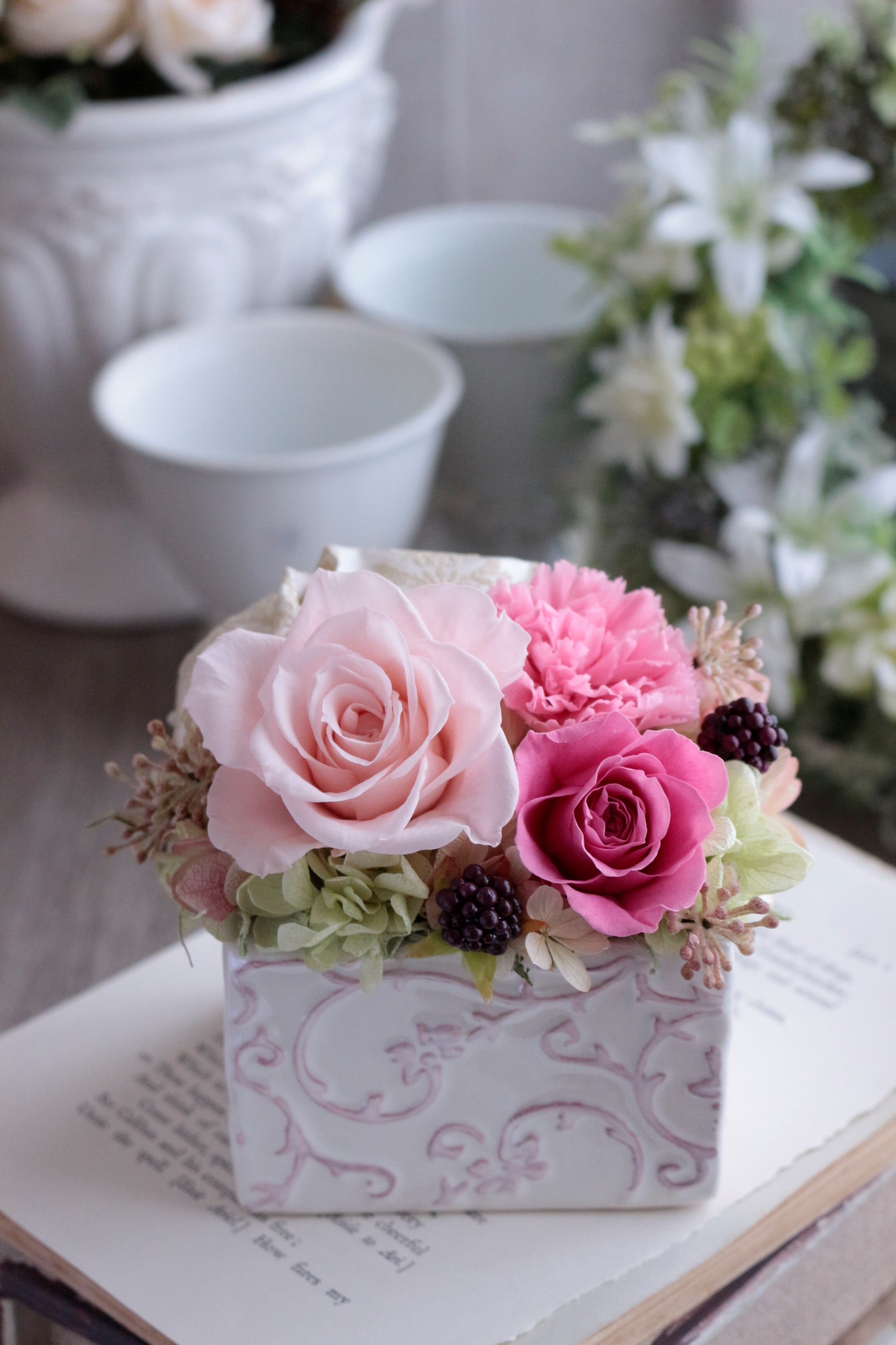 OUT 時計 プリザーブドフラワー ピンク アレンジ ❶ OUT 時計 プリザーブドフラワー ピンク アレンジ ➀