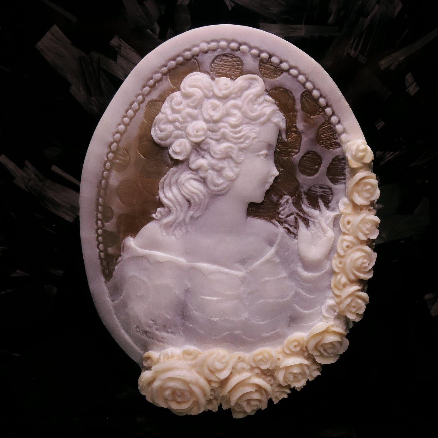 ファビオ・オッタヴィアーノ作 三層カメオ「薄衣のフローラ」