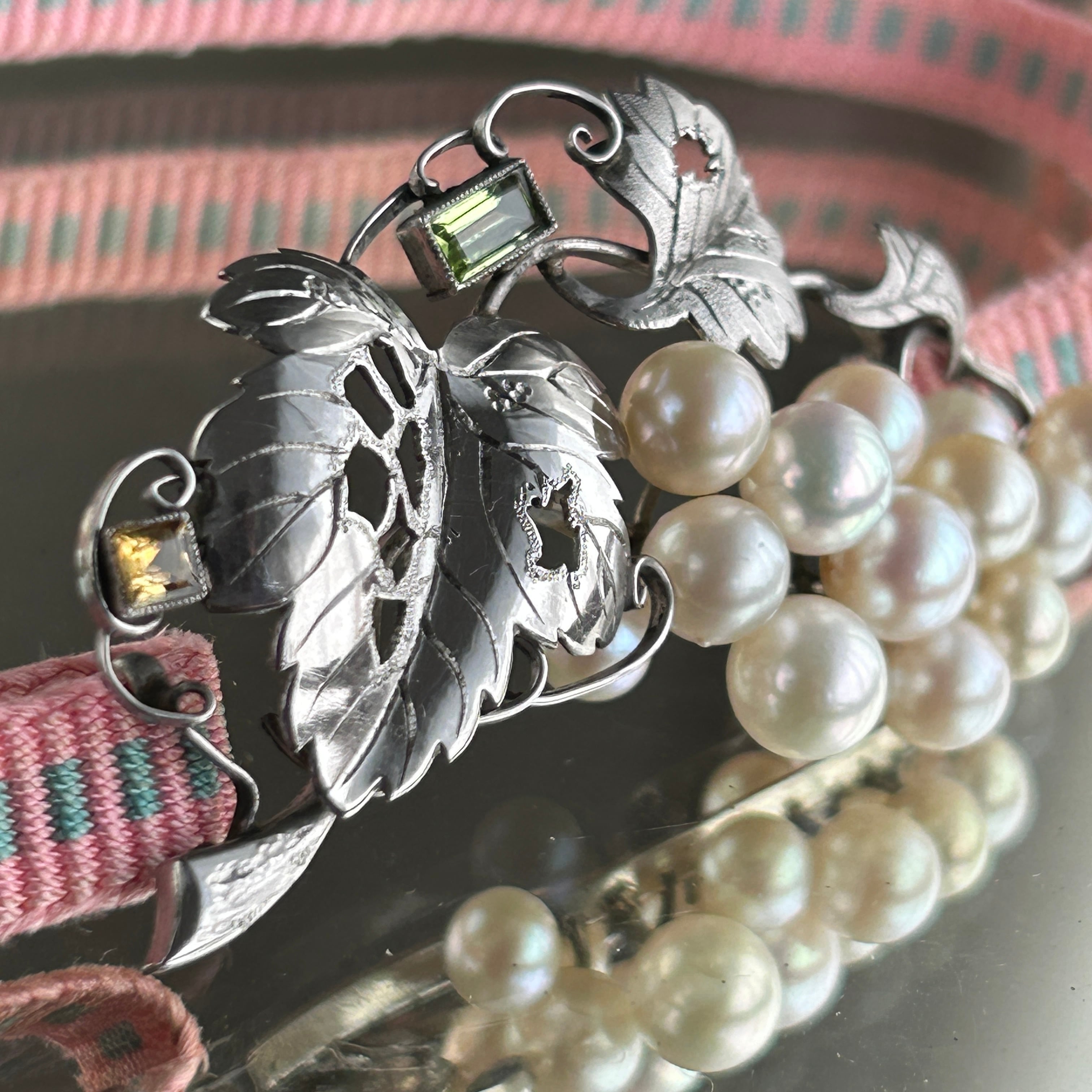 アンティーク　合金製あこや本真珠　葡萄の帯留め