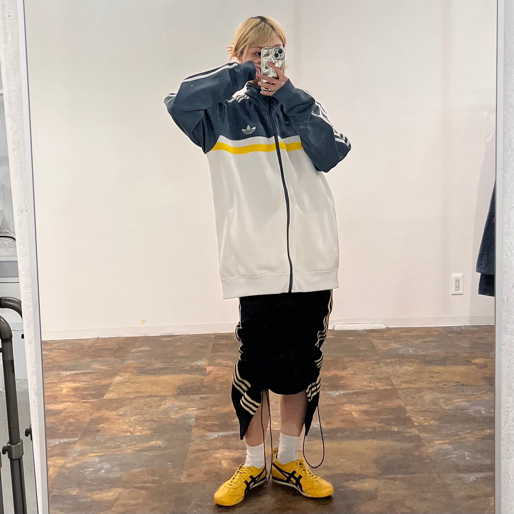 リメイク　adidas トラックジャケット リメイク アディダストラックジャケット 再構築｜Yahoo!フリマ