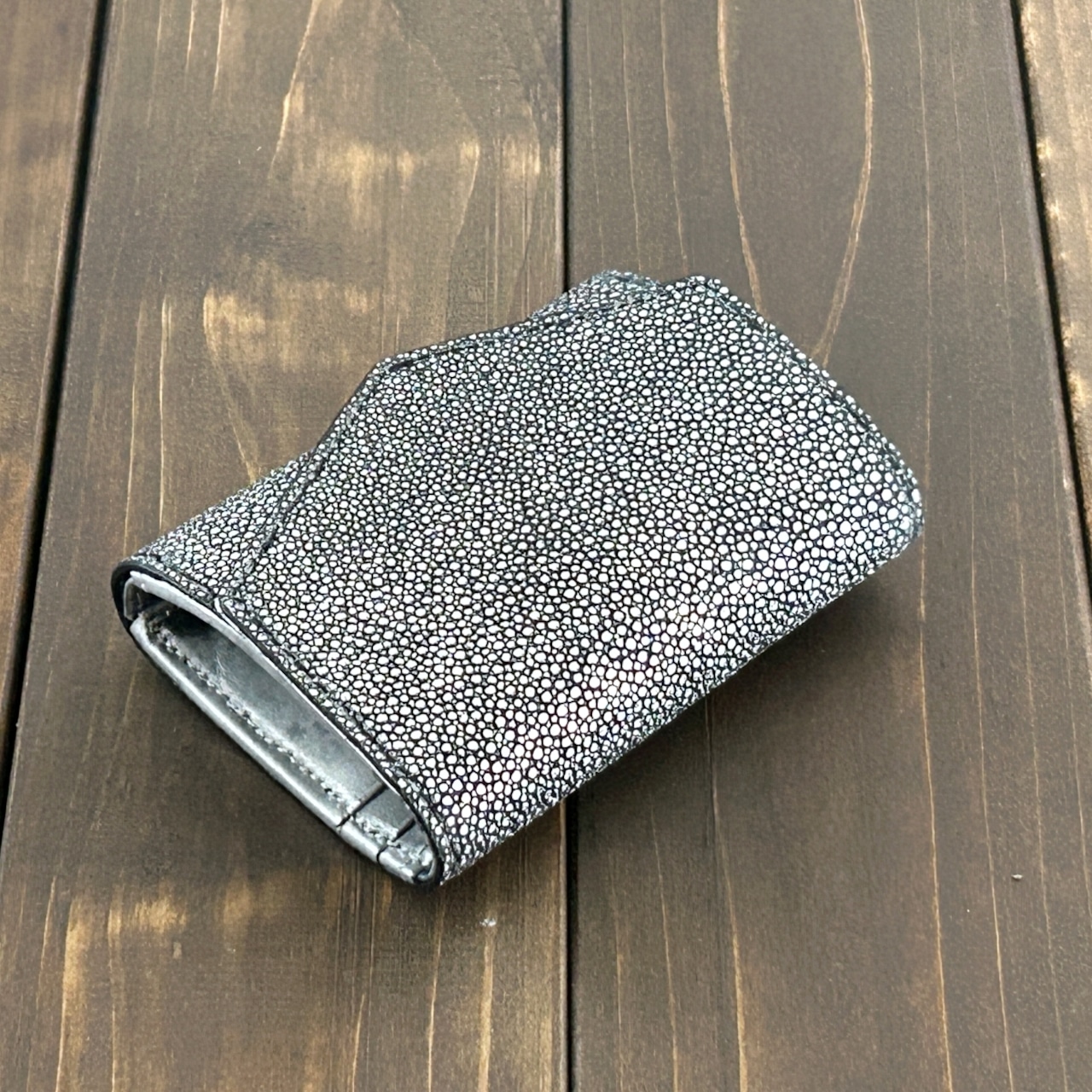 スティングレイ コンパクトウォレット ダイヤモンド