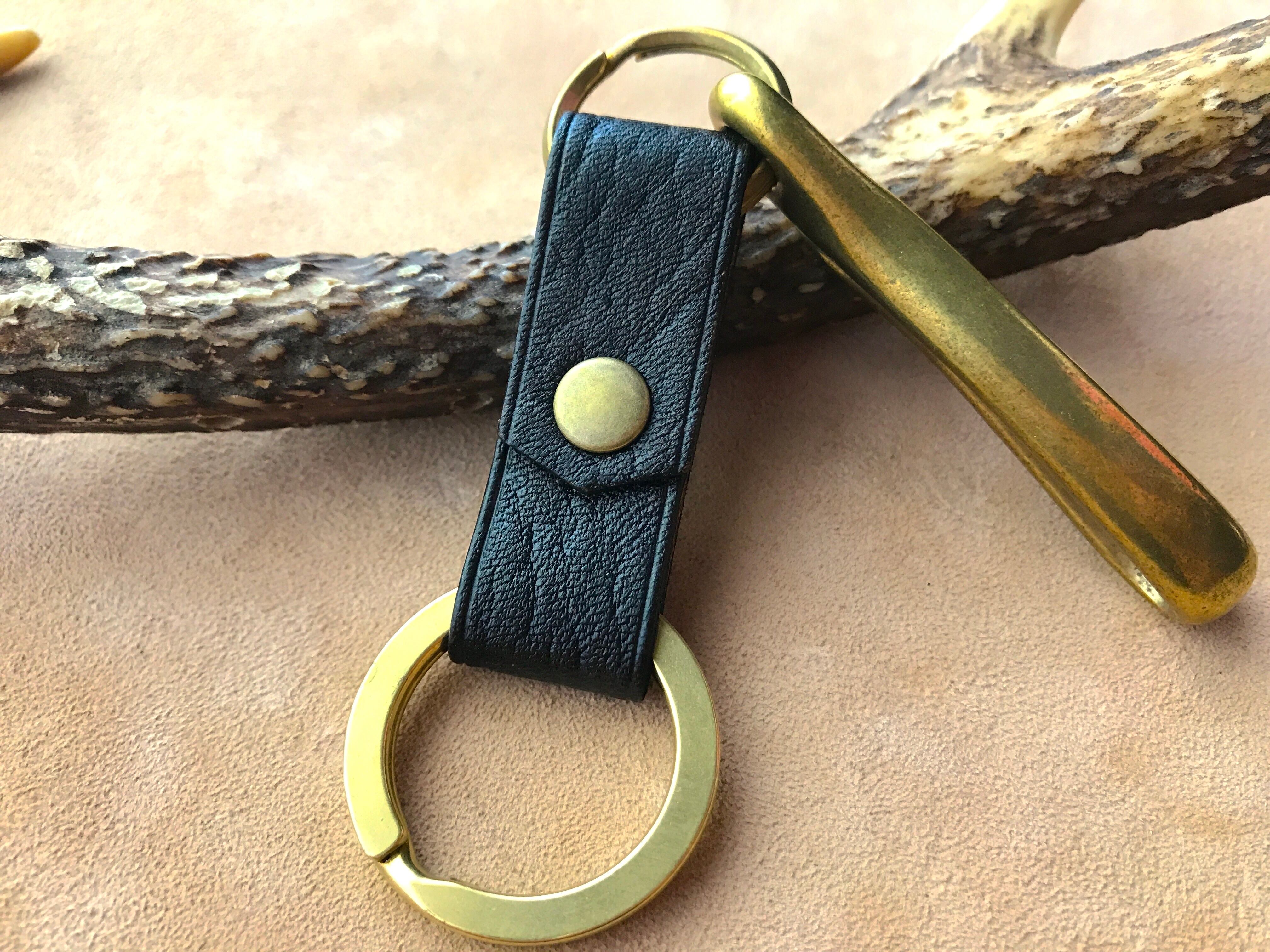 鹿革と真鍮ベルトフックのキーホルダー | JHCD 日本狩猟文化開発