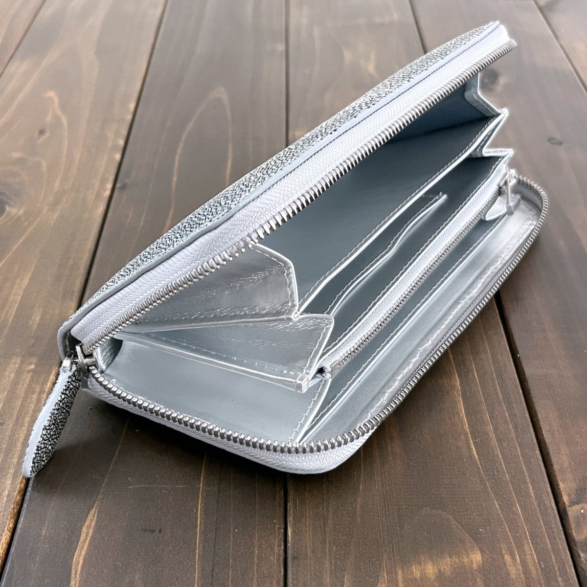 レザー ダブルファスナー長財布 スティングレイ シルバー スティングレイ ロングウォレット Diamond Stingray | CUERO DELICADO