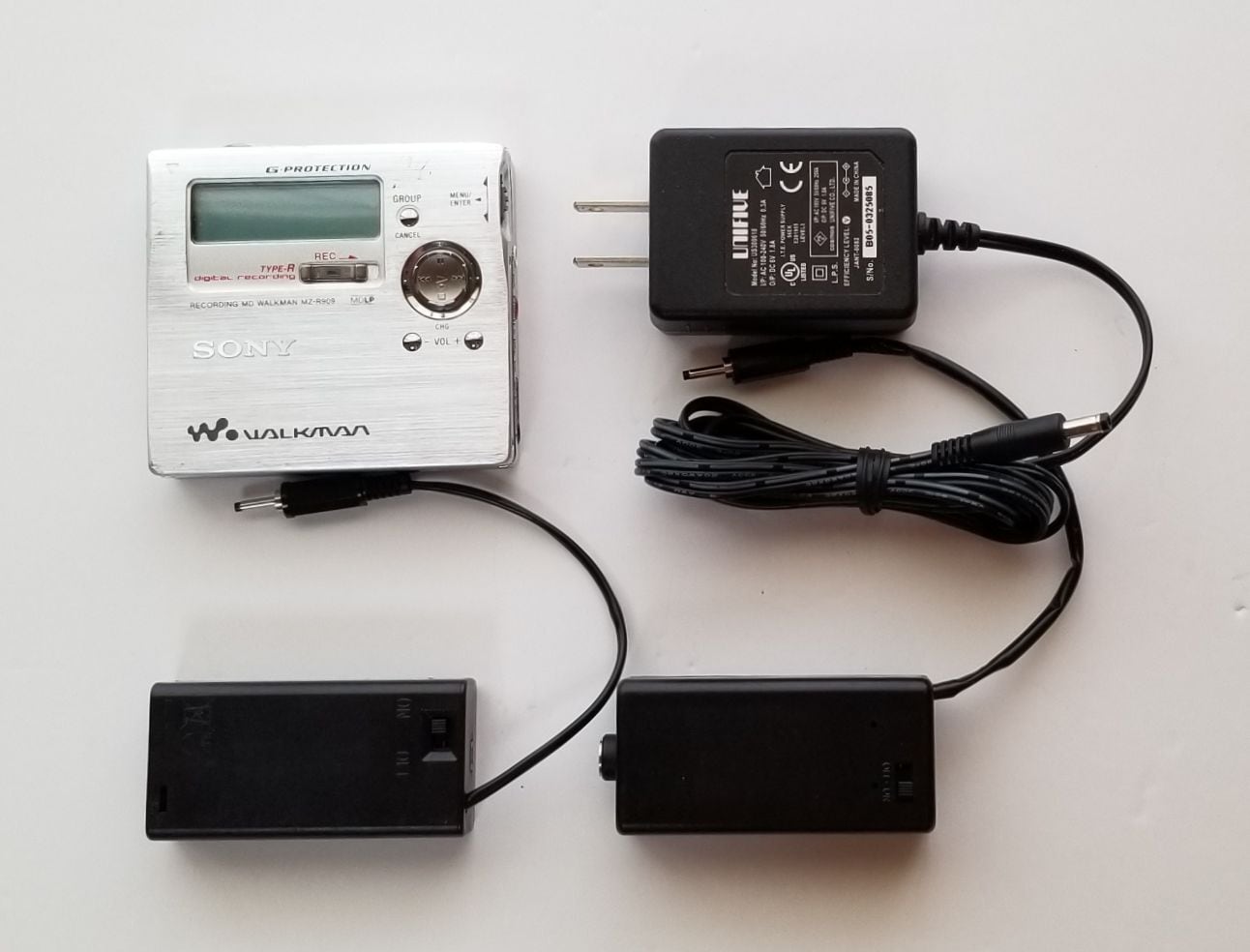 SONY MZ-R909 MDプレイヤー・レコーダー 乾電池用充電器セット SONY MZ-R909 MDプレイヤー・レコーダー 乾電池用充電器セット 【公式