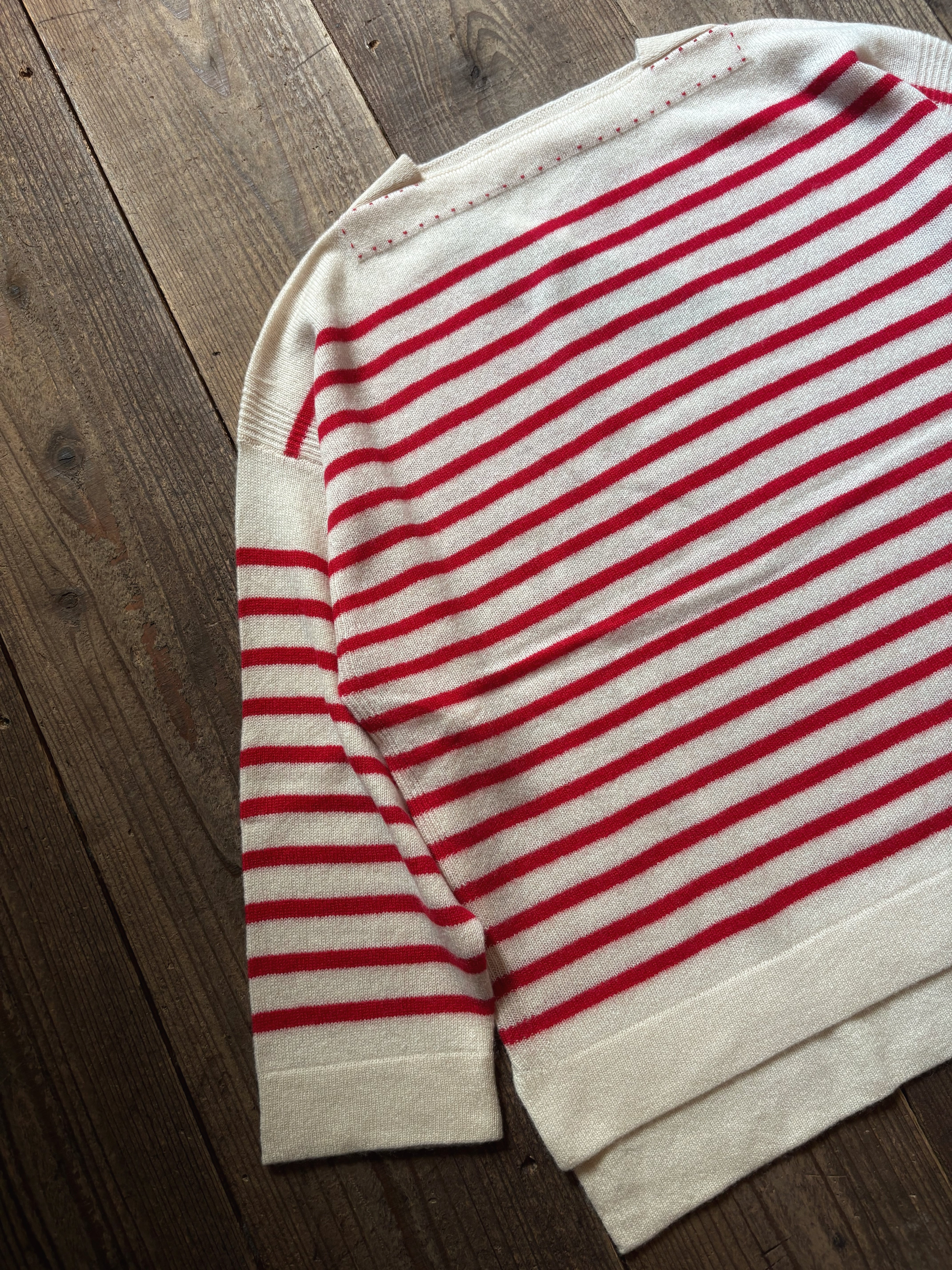 TOWAVASE Basque pullover boat neck ivory × red | TALE COCOON