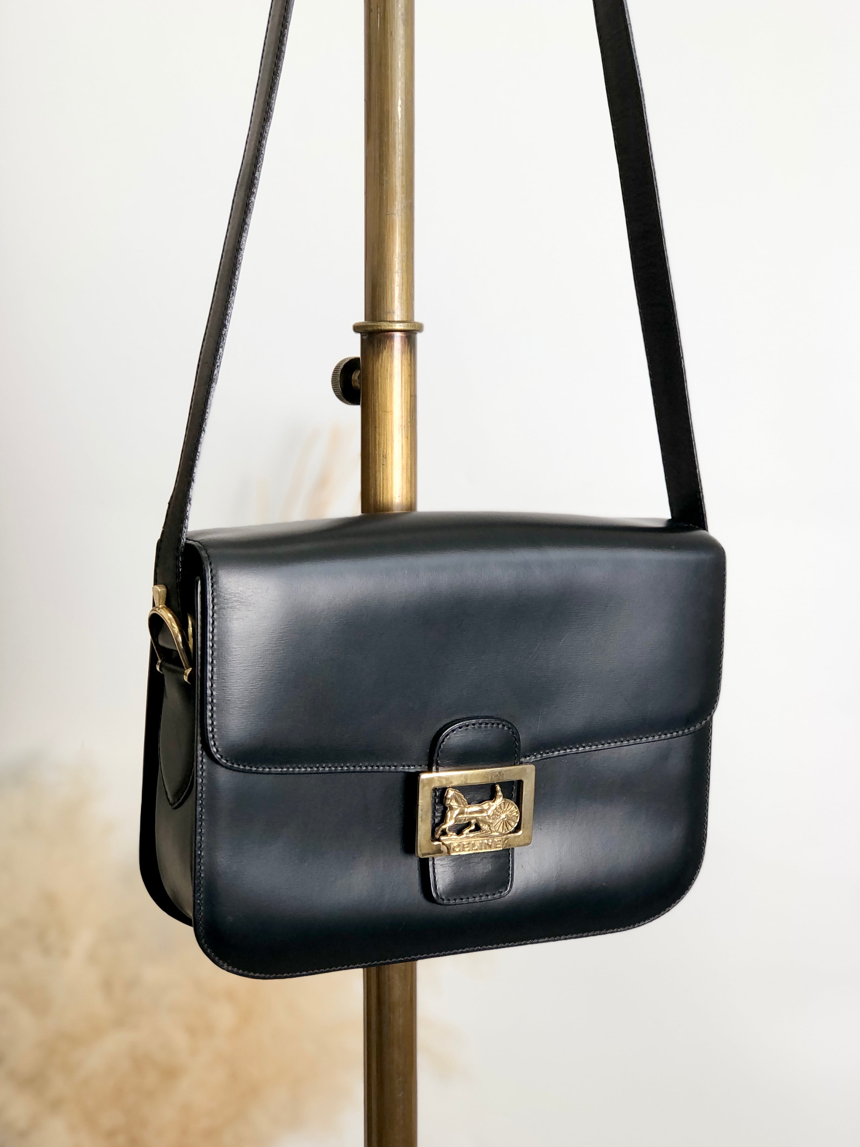 【早い者勝ち】CELINE ブラックショルダーバッグ CELINE セリーヌ トリオンフ ミニクロードショルダーバッグ