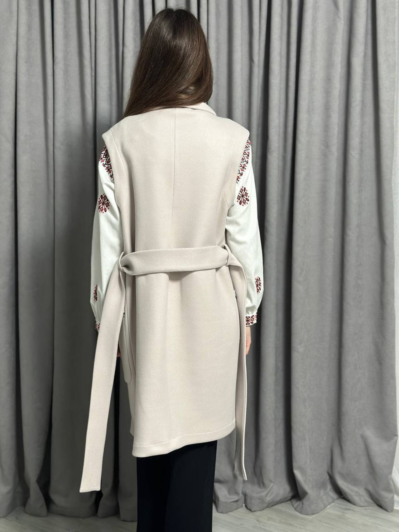 ウクライナ産カシミヤ手刺繍スリーブレスコート（帯付き）　レディース - 5
