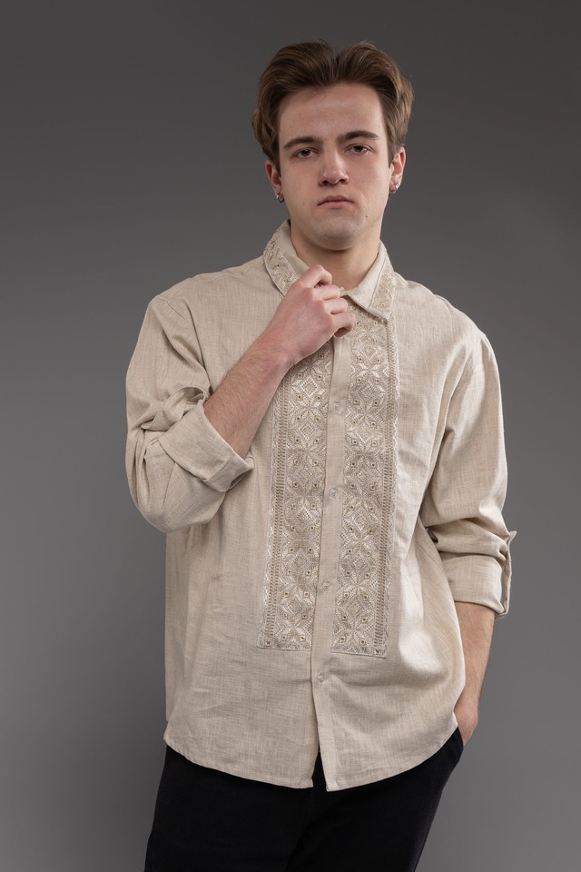 ウクライナ刺繍ヴィシヴァンカ　シルク　平行縫い手刺繍　Lサイズ　メンズ