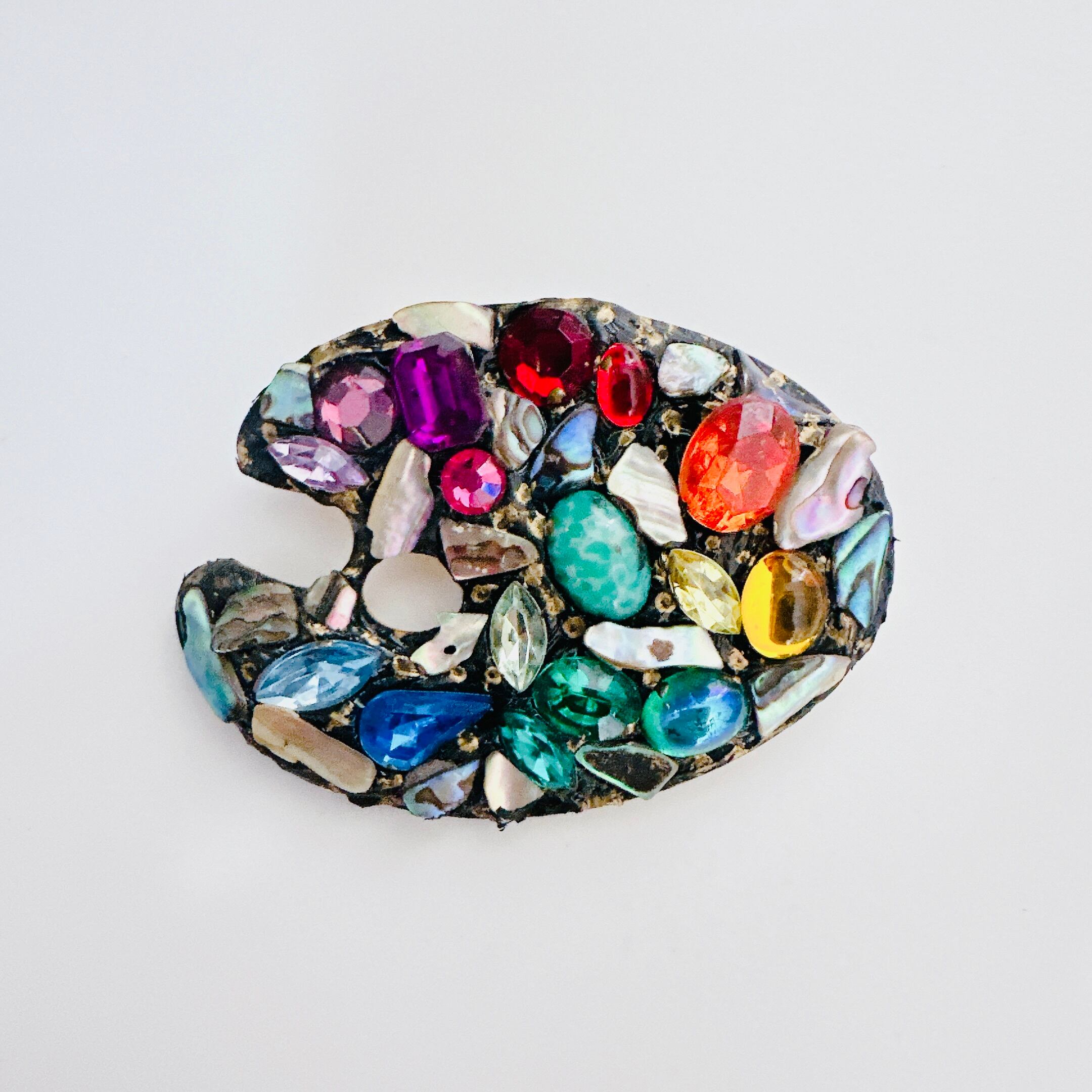 絵の具のパレットのブローチ by Annie Sherburne | THE BIJOUX PROJECT