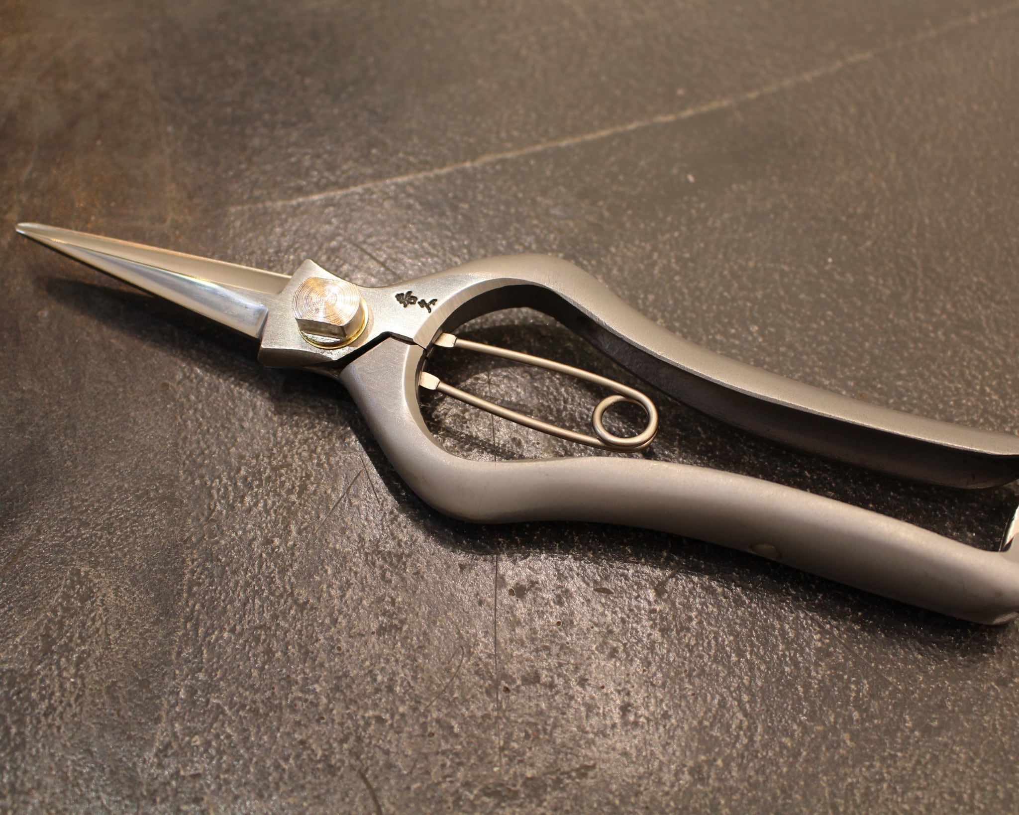 外山刃物　ビカク ハサミ　芽切り　鋏 ビカク ハサミ - bikaku scissors- stainless steel | 株式会社