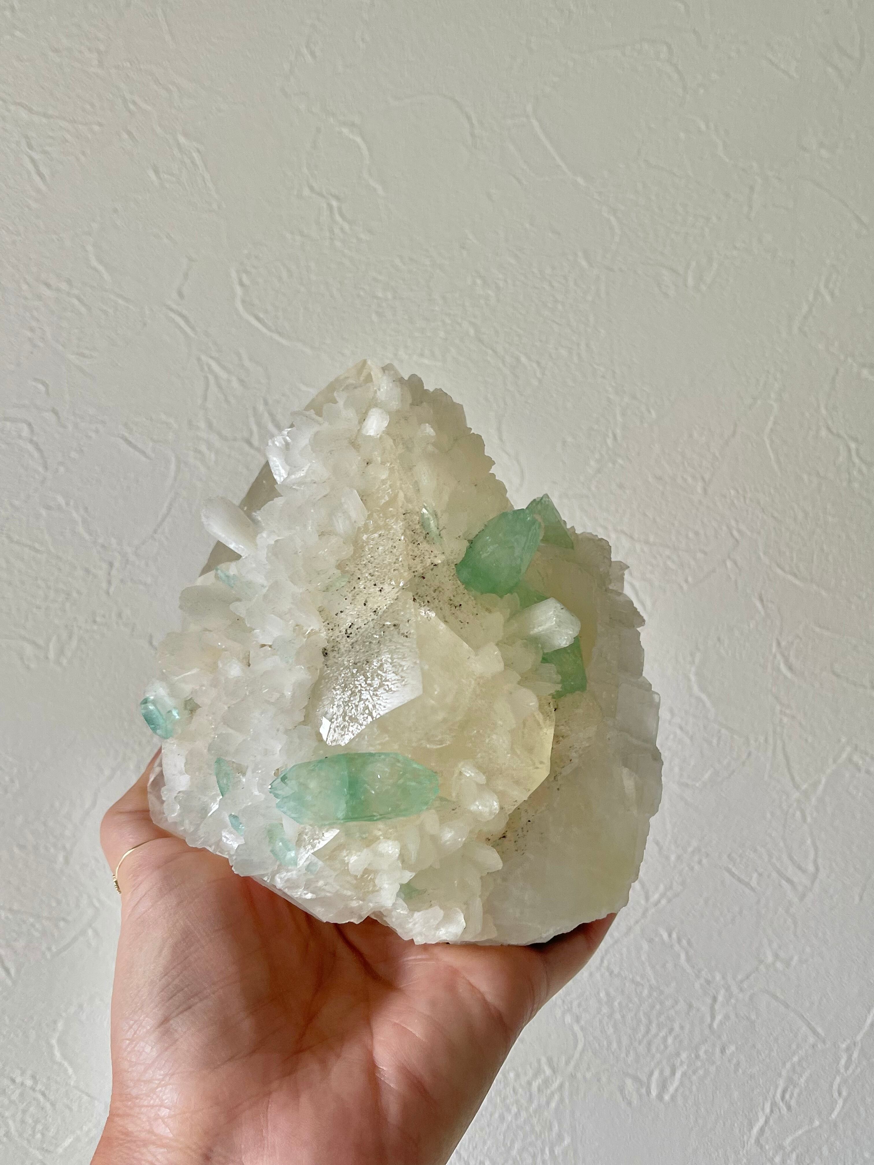 カルサイト＆スティルバイト共生グリーンアポフィライト