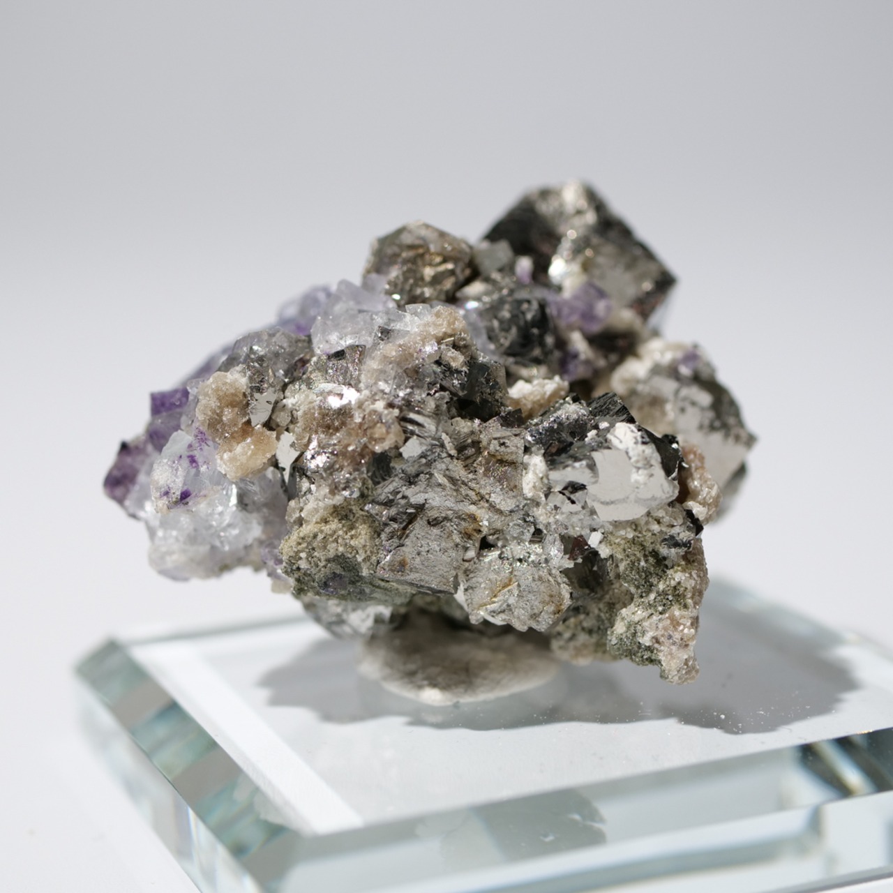 ヤオガンシャン産 フローライト 共生 / 原石 標本