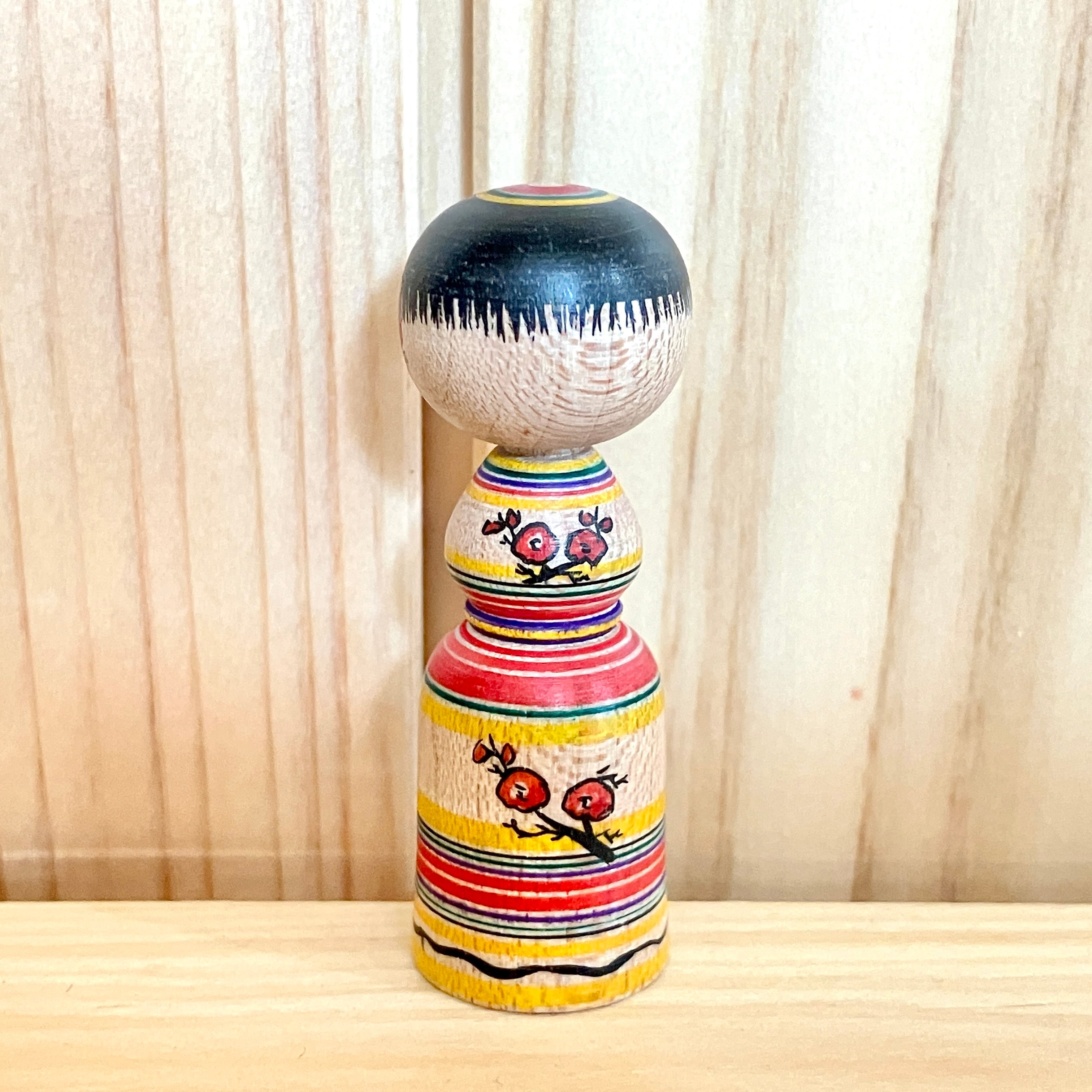 佐藤誠孝工人：弥治郎系】 極小寸 こけし 赤黄青：1.5寸 4.5cm