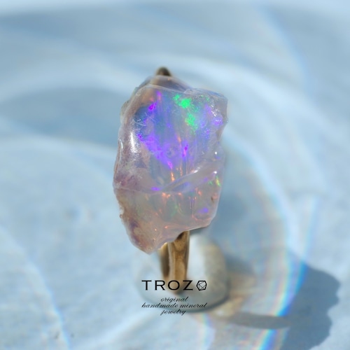 【051 Emerald Song Collection】 オパール 鉱物原石 イヤーカフ 天然石 アクセサリー