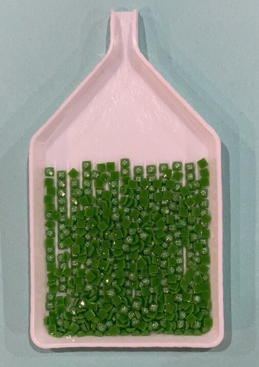 【703番】フェアリーダストビーズ⭐︎四角(square)ビーズ 5g入り