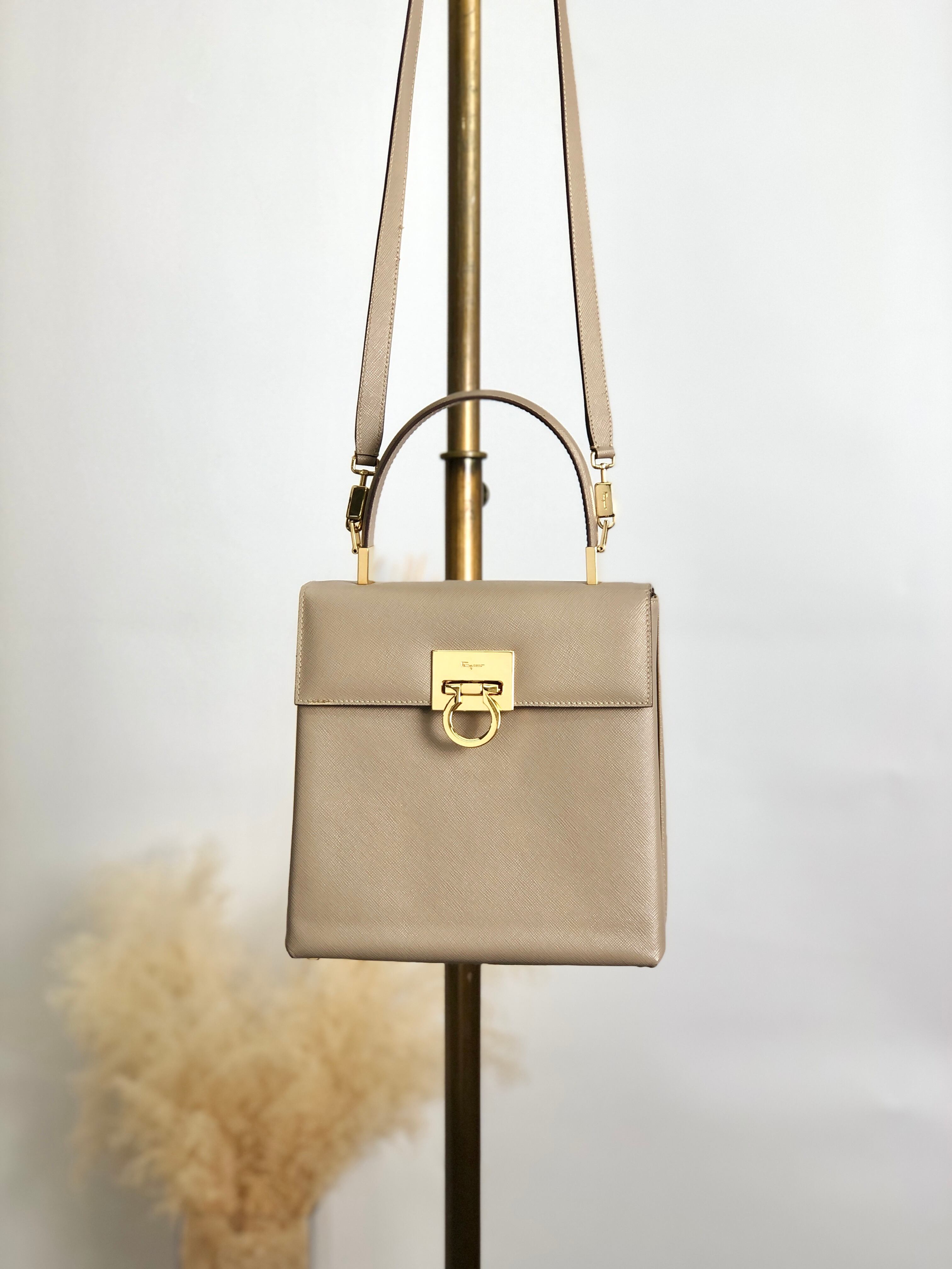 Salvatore Ferragamo サルヴァトーレ フェラガモ ヴァラ ハンドバッグ 