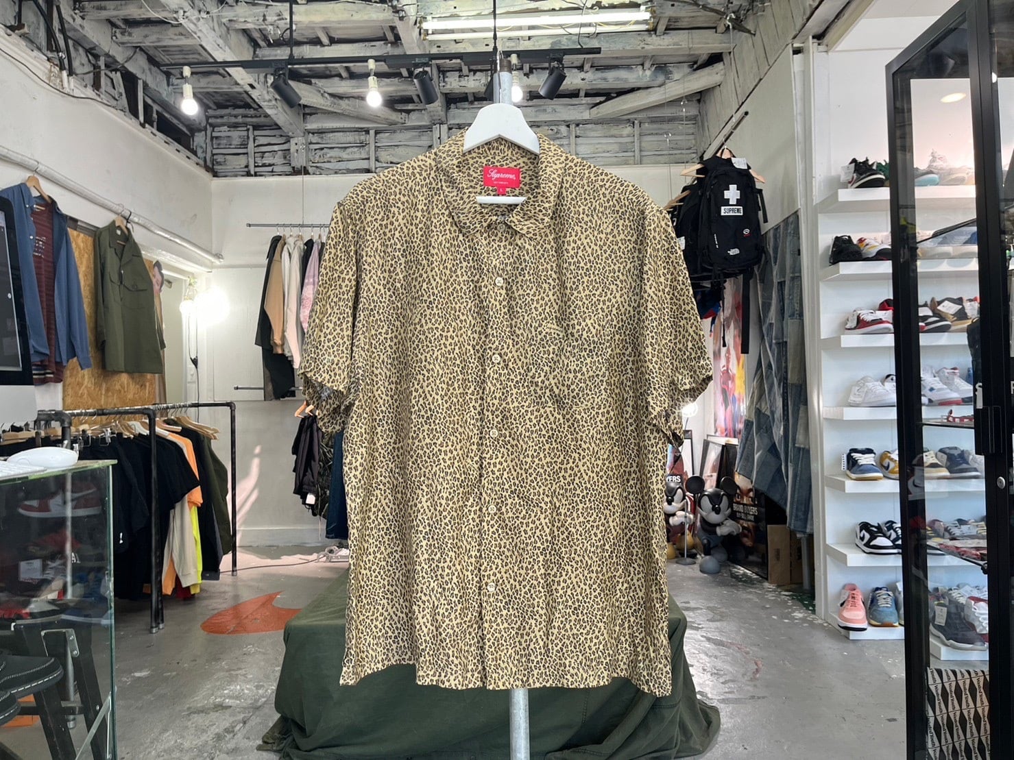 襟レギュラーカラーSupreme Leopard Silk S/S Shirt  Tan L