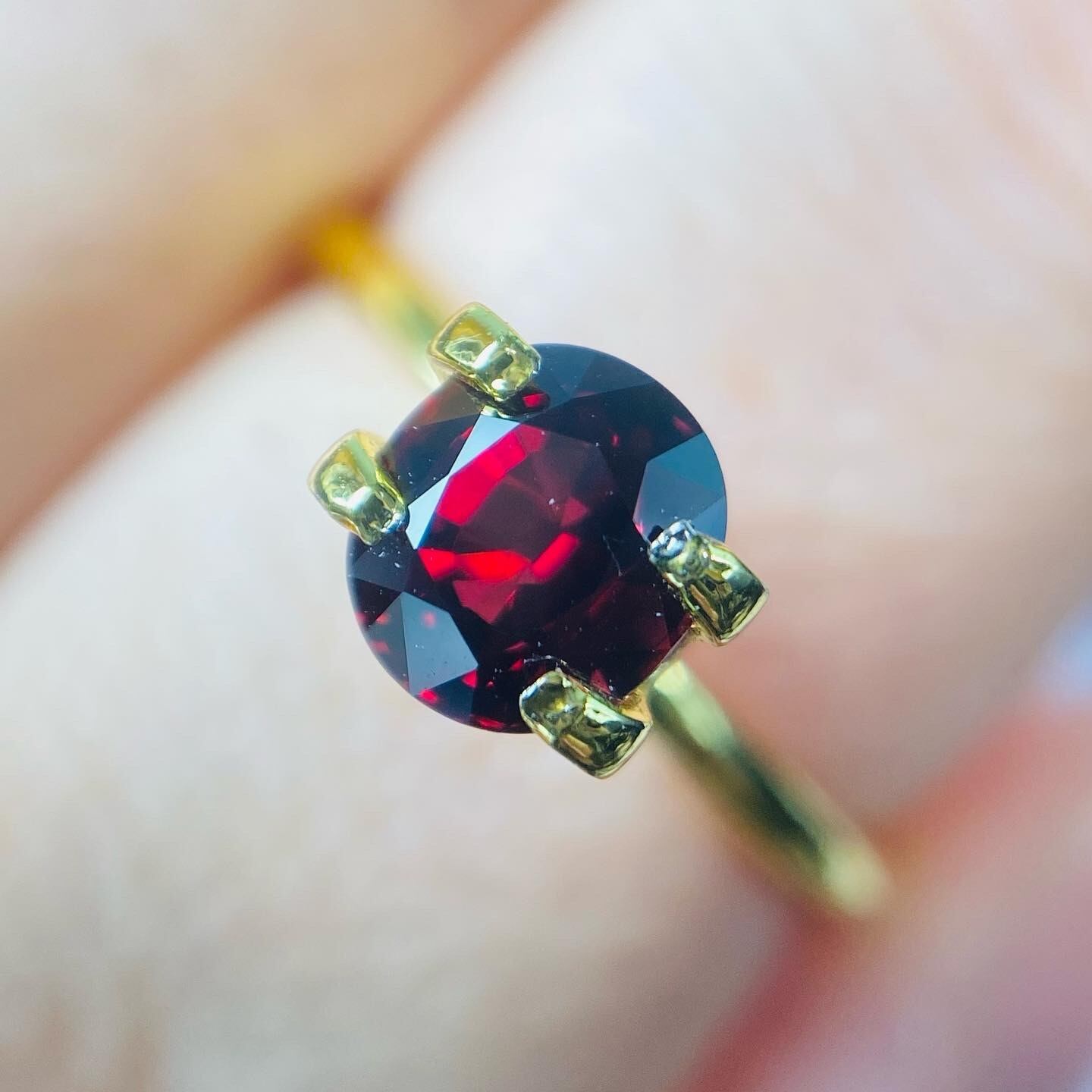 情熱の真っ赤なスピネル