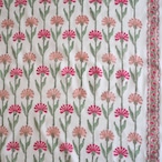 ブロックプリント生地【50cm単位】インド綿 片耳デザイン付き 花柄A 白×赤×ピンク #54822-WT1