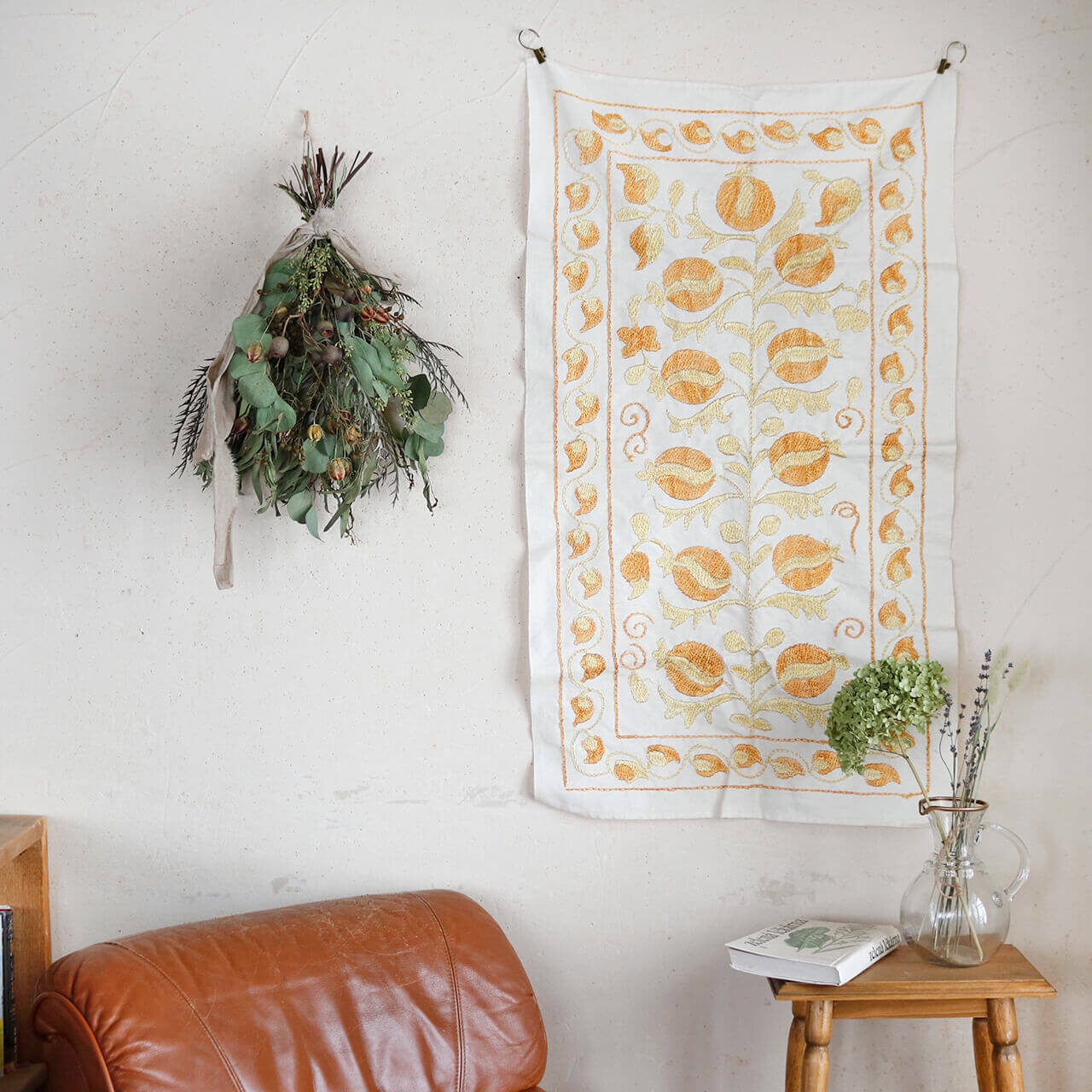 1点もの】スザニ刺繍 タペストリー イエロー オレンジ ザクロ 植物