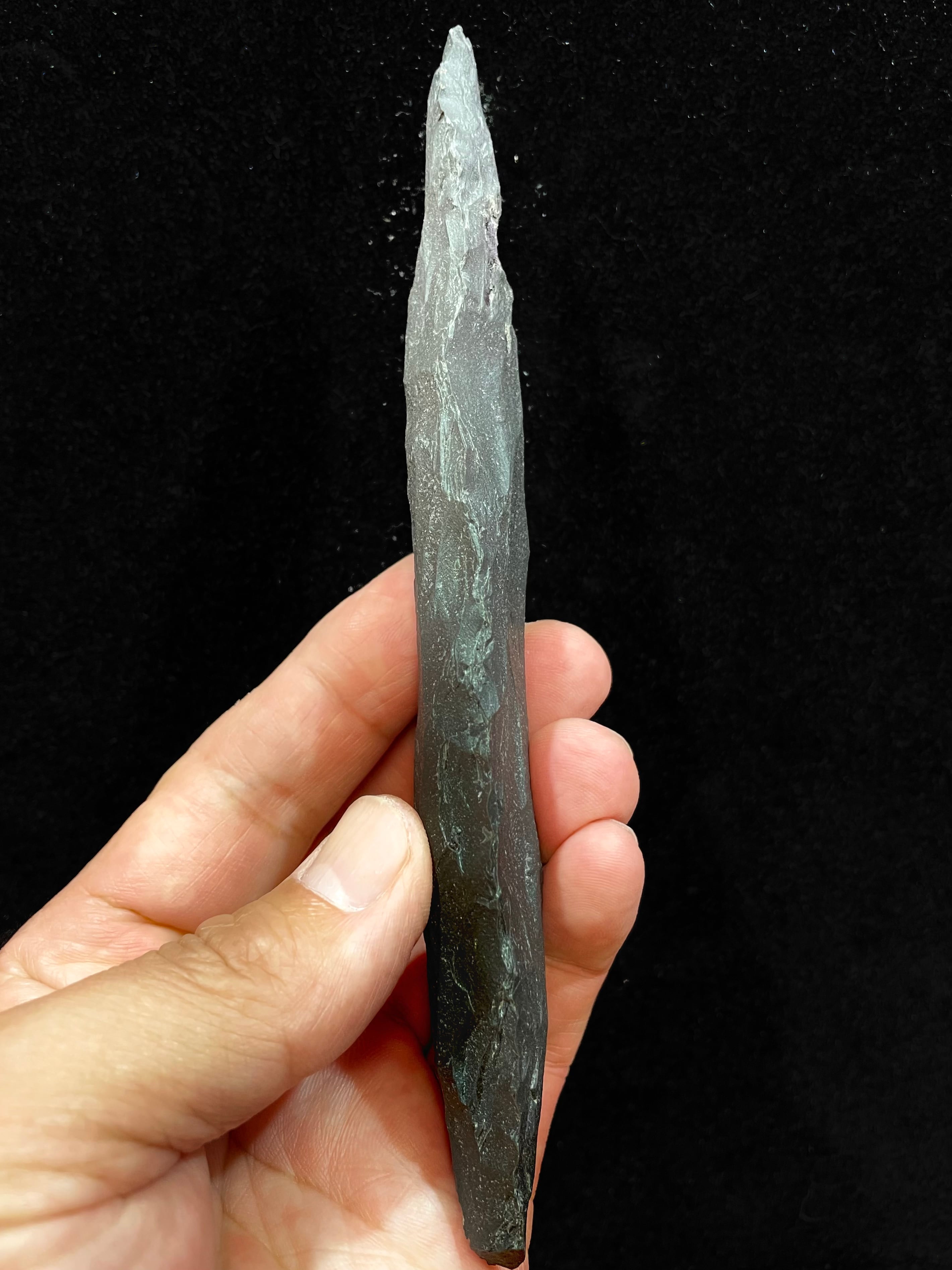 5) サヌカイト(石器加工) | レムリアの太陽
