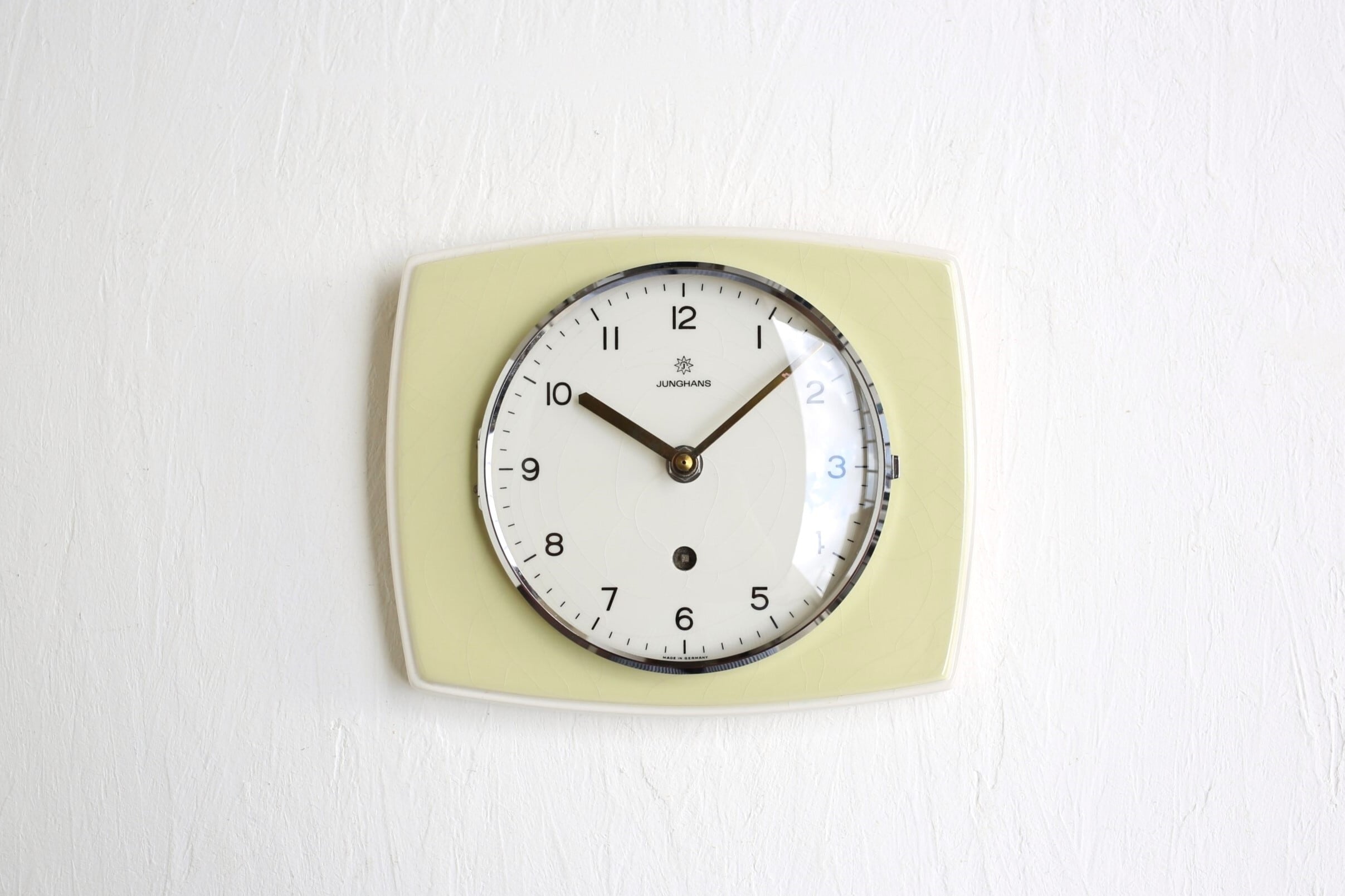 ドイツ アンティーク ヴィンテージ Junghans ユンハンス 陶器 掛時計 薄い黄色(単3電池式クォーツ)N-05404