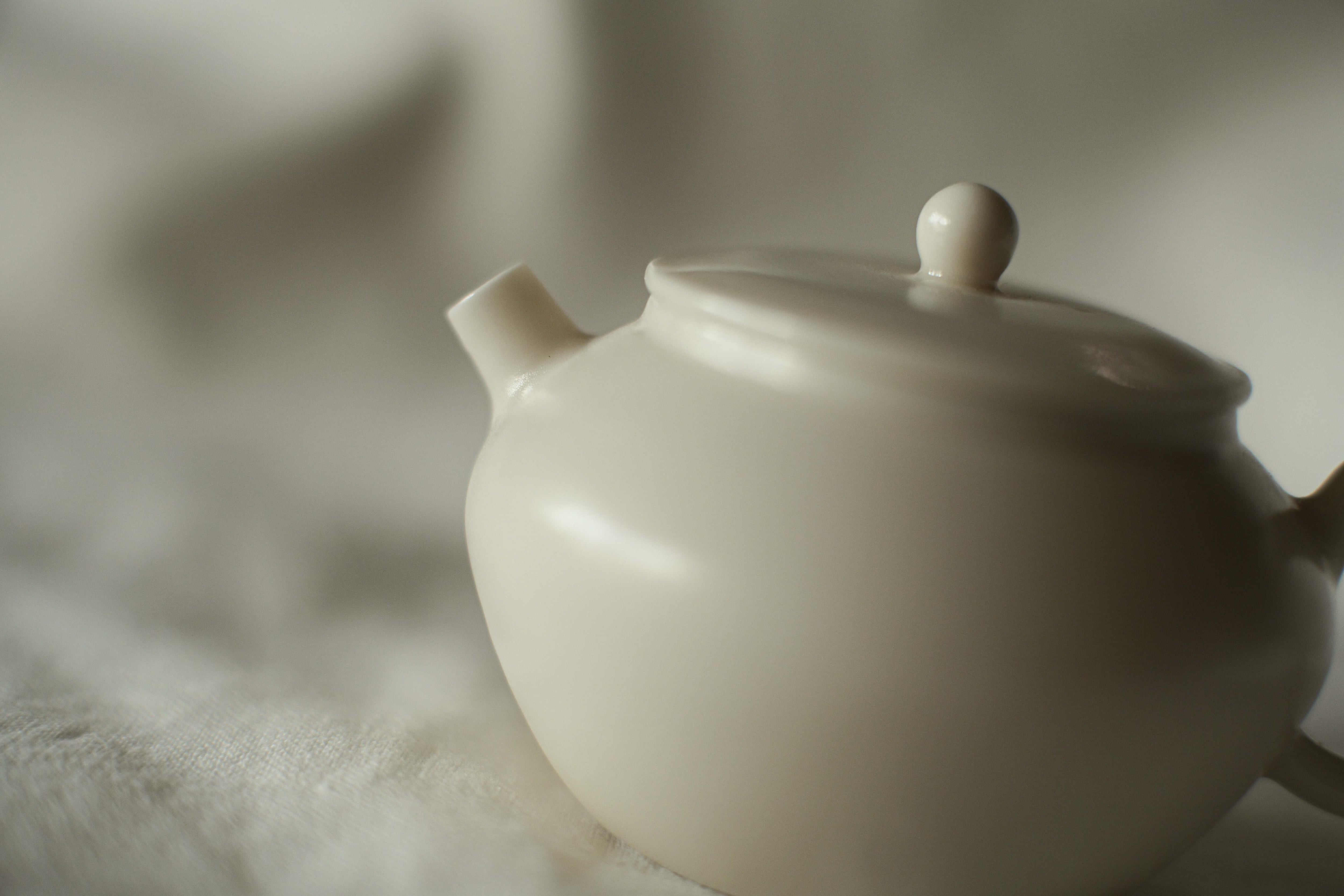 徳化薄胎薪窯白磁茶壺 長月玄（ろくろ引き/満水容量85cc） | 北白川糕糰店