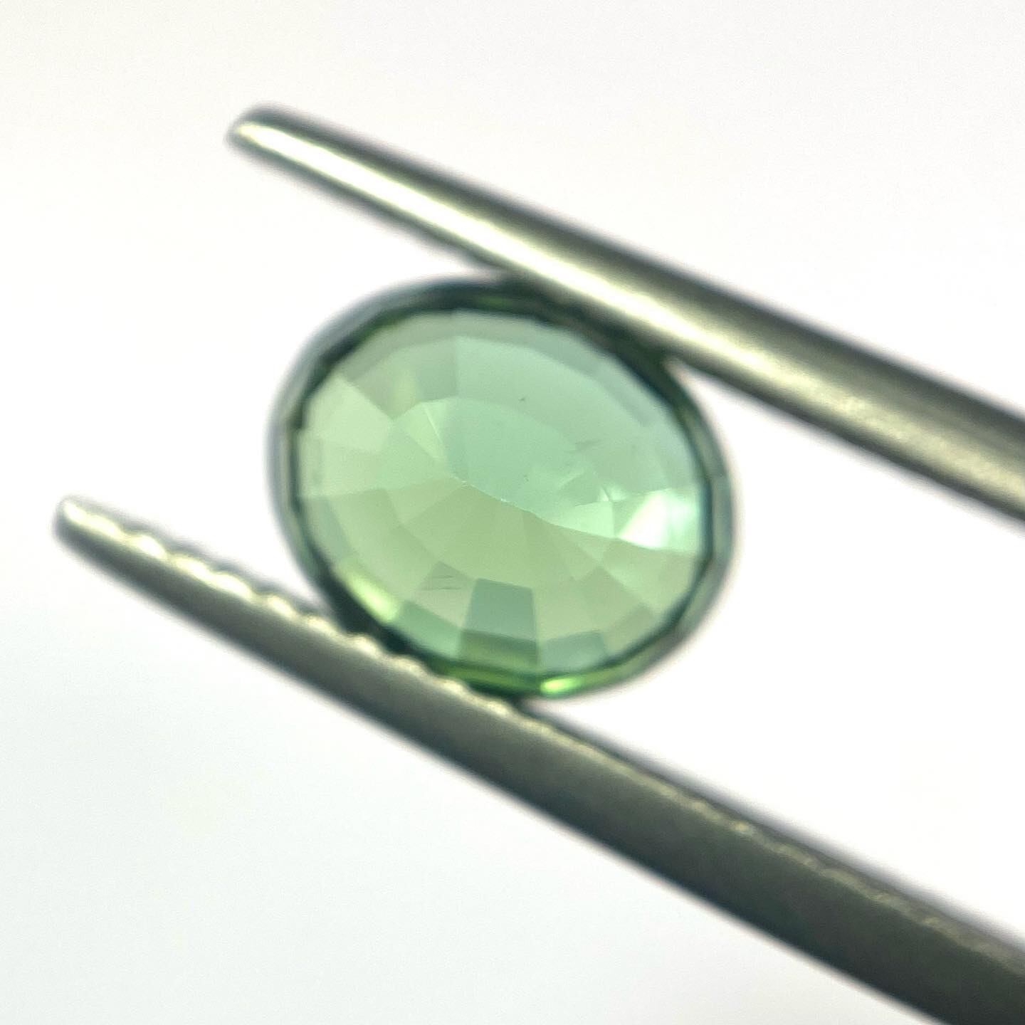 カット細やかテリサイコーかグリーントルマリン