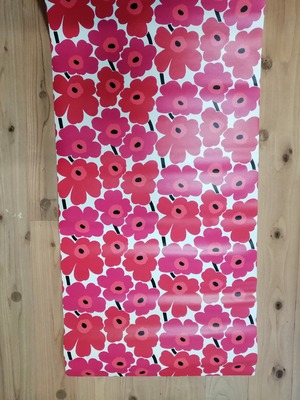 メーター売り【marimekko】PIENI UNIKKO 17904 ベリーレッド