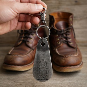 シューホーンキーホルダー　靴ベラ　《ビリケン》