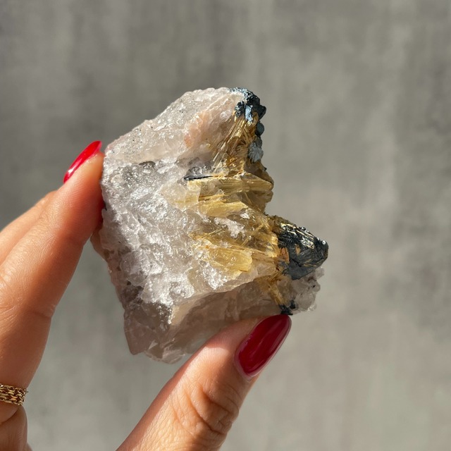 ブラジル・バイーア州ノーヴォ・オリゾンテ産【ルチルクォーツ（金針水晶）】② 鉱物 天然石 パワーストーン