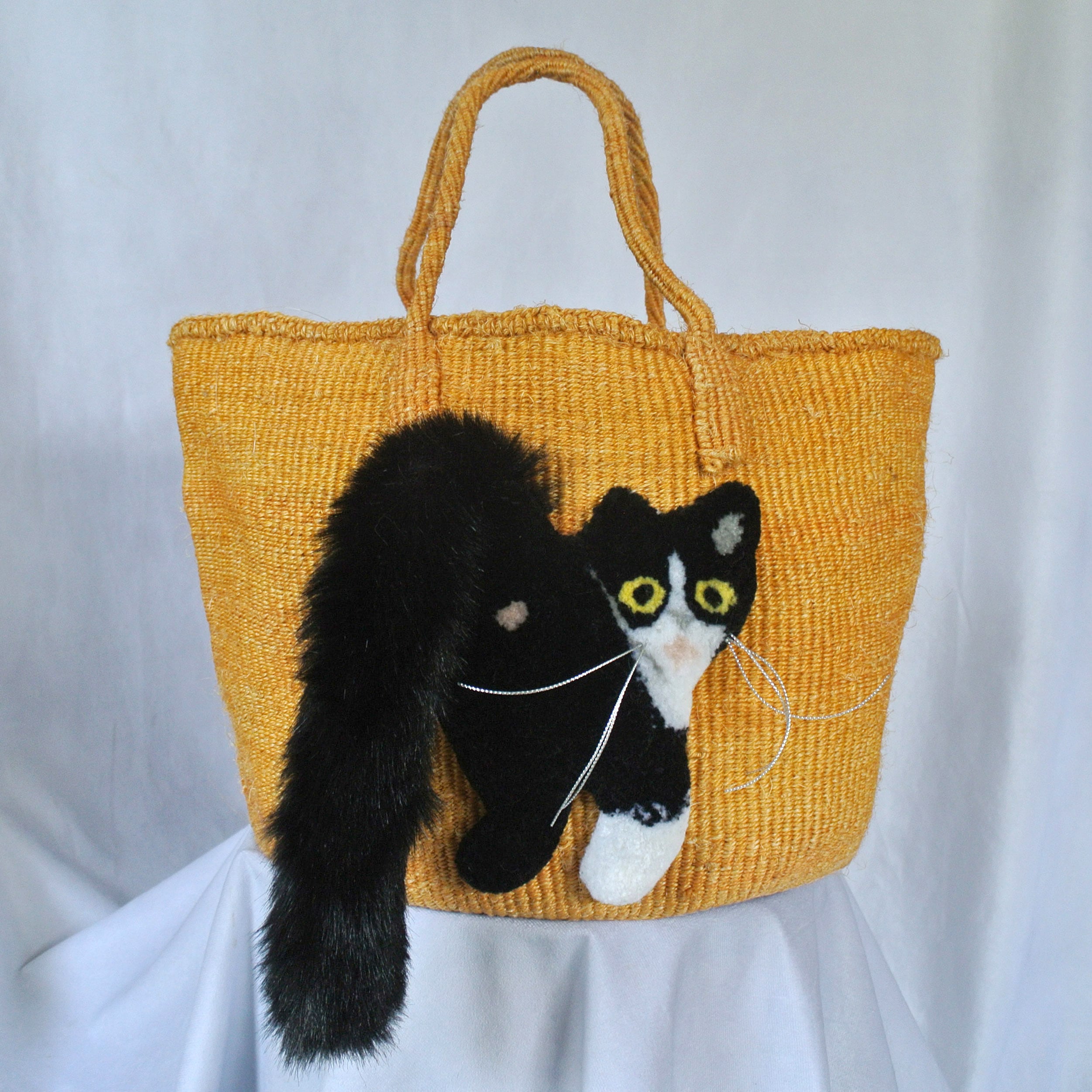 CAT IN DA HOUSE! ON LINE STORE