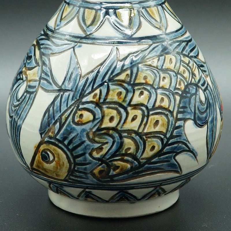 魚紋の花瓶【金城陶器秀陶房】 | やちむんと琉球ガラスなどの 魚紋の花瓶【金城陶器秀陶房】 | やちむんと琉球ガラスなどの