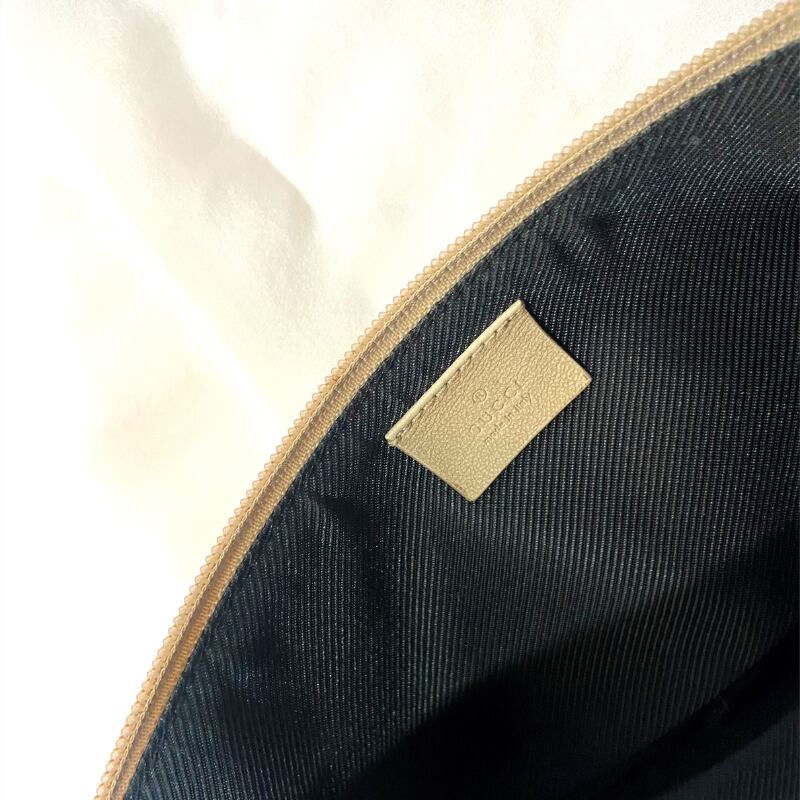 新品未使用 GUCCI GGキャンバス ハーフムーン アクセサリーポーチ ミニ