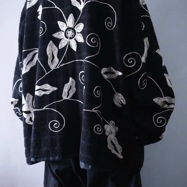 "刺繍×花" monotone coloring XXXX over silhouette jacket