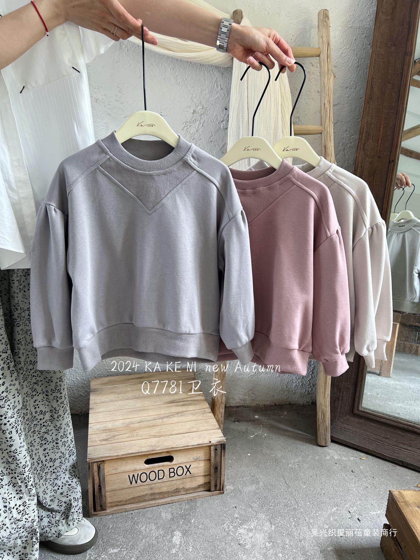 バック刺繍ロゴトレーナー