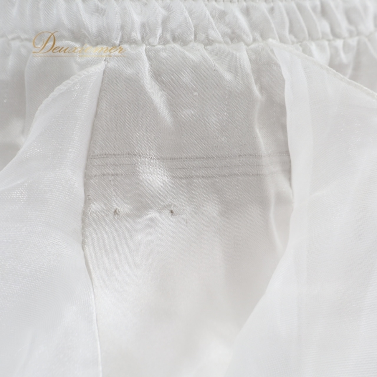 ベリーダンス オリエンタル 衣装 スカート ホワイト系 無地 フリル スリット 白 ボリューム かわいい 華やか 爽やか 明るい ダンス衣装 練習 レッスン ステージ イベント 光沢