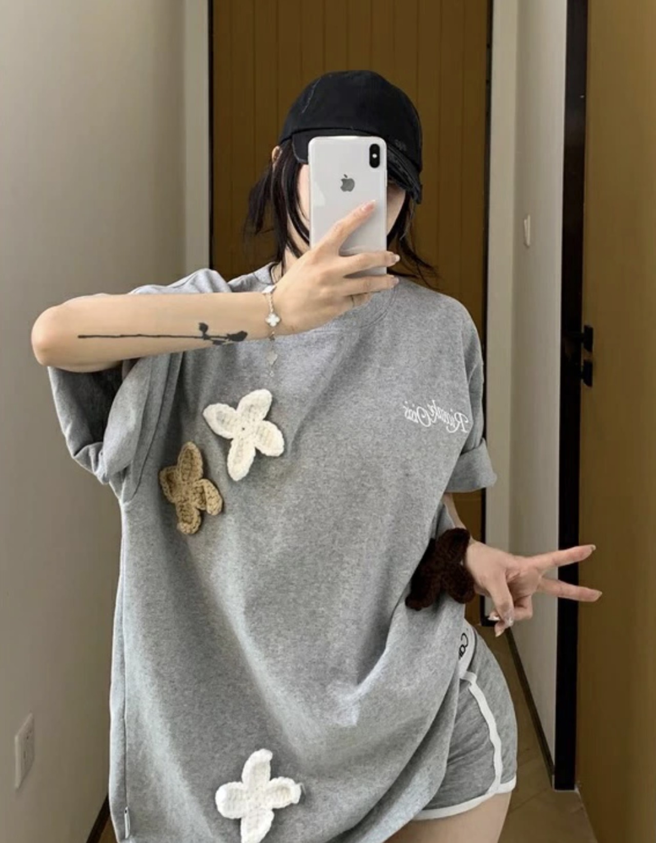 OISIS033 立体フラワーパッチ刺繍Tシャツ