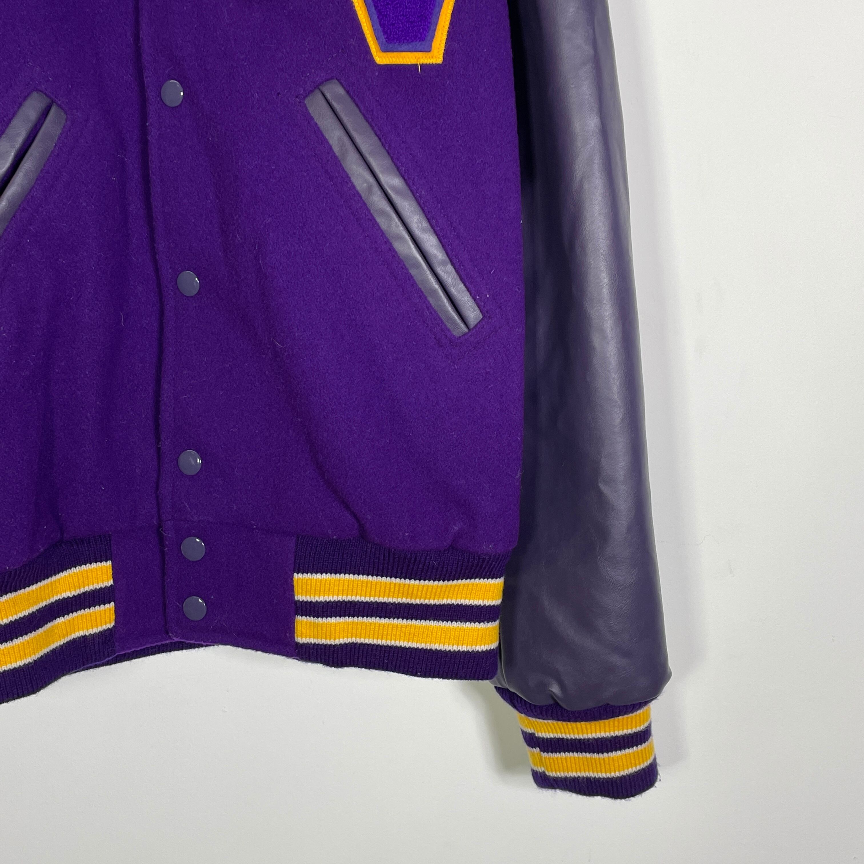 USA古着 スタジアム ジャケット 袖革 フットボール ワッペン 90s 紫 白 一点物/USA製/80's/nelson's/袖レザー/レタード/スタジャン/紫系【M-L