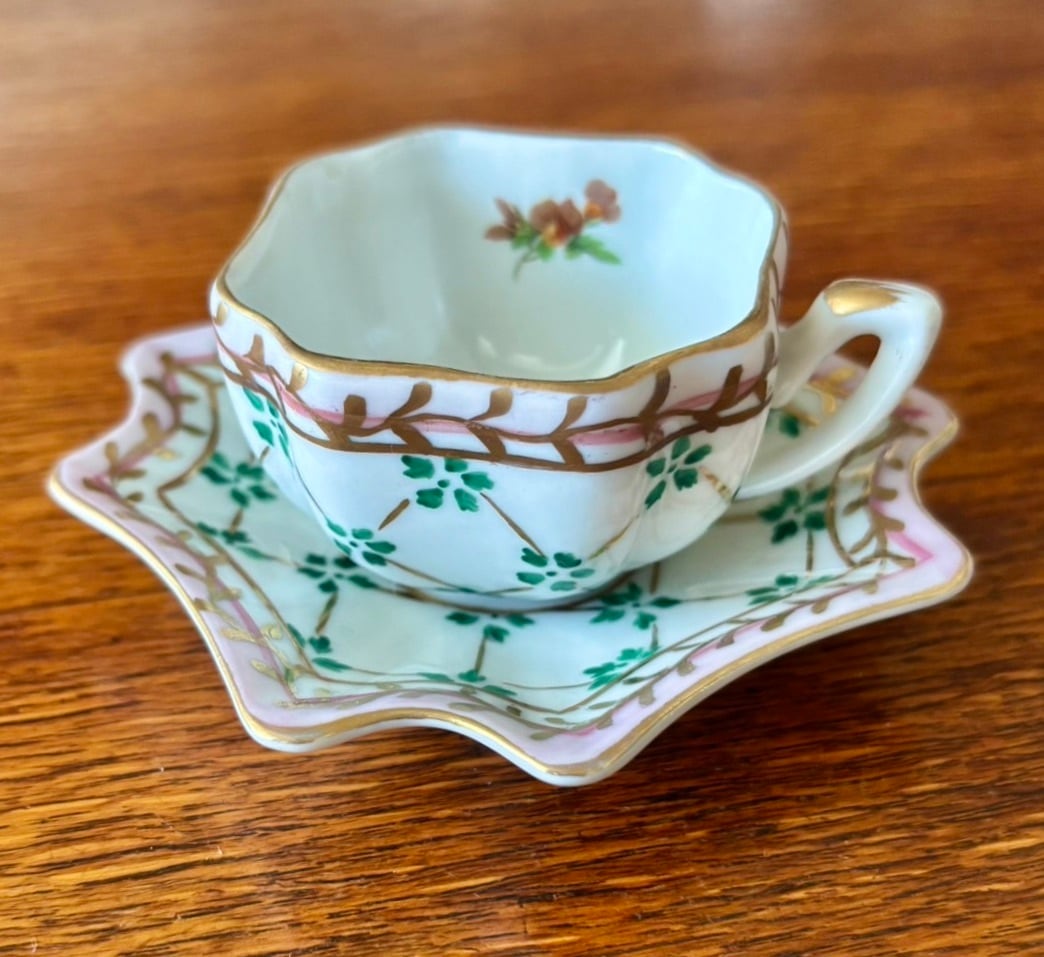 今週末までのお値下げ　アンティーク　ムスティエ　両手付きカップ アンティークスーティーエッグカップ sooty イギリス